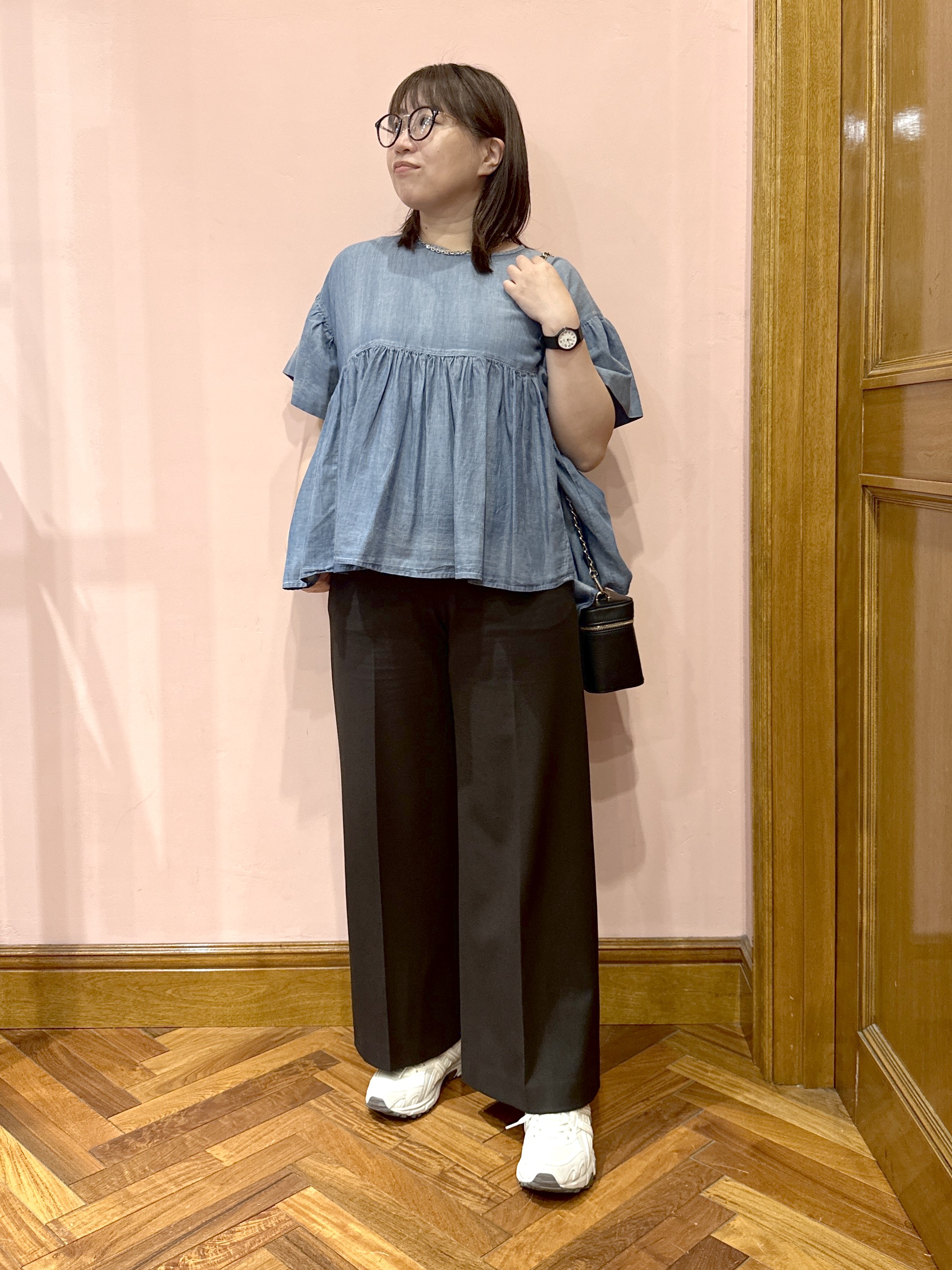 komatsuさんの「DRESSTERIOR｜【涼しく着映え】シアーデニムAラインブラウス」を使ったコーディネート