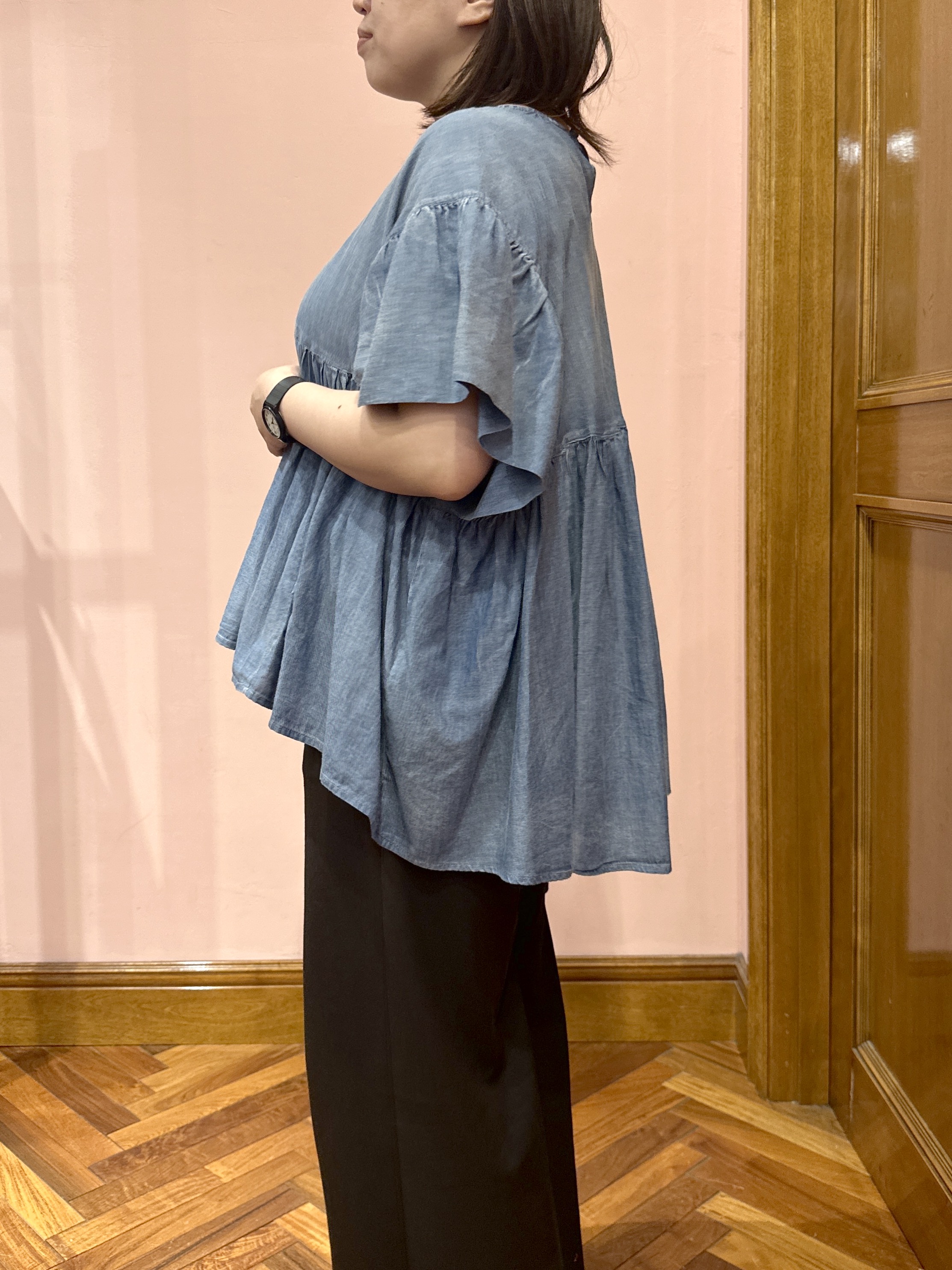 komatsuさんの「DRESSTERIOR｜【涼しく着映え】シアーデニムAラインブラウス」を使ったコーディネート