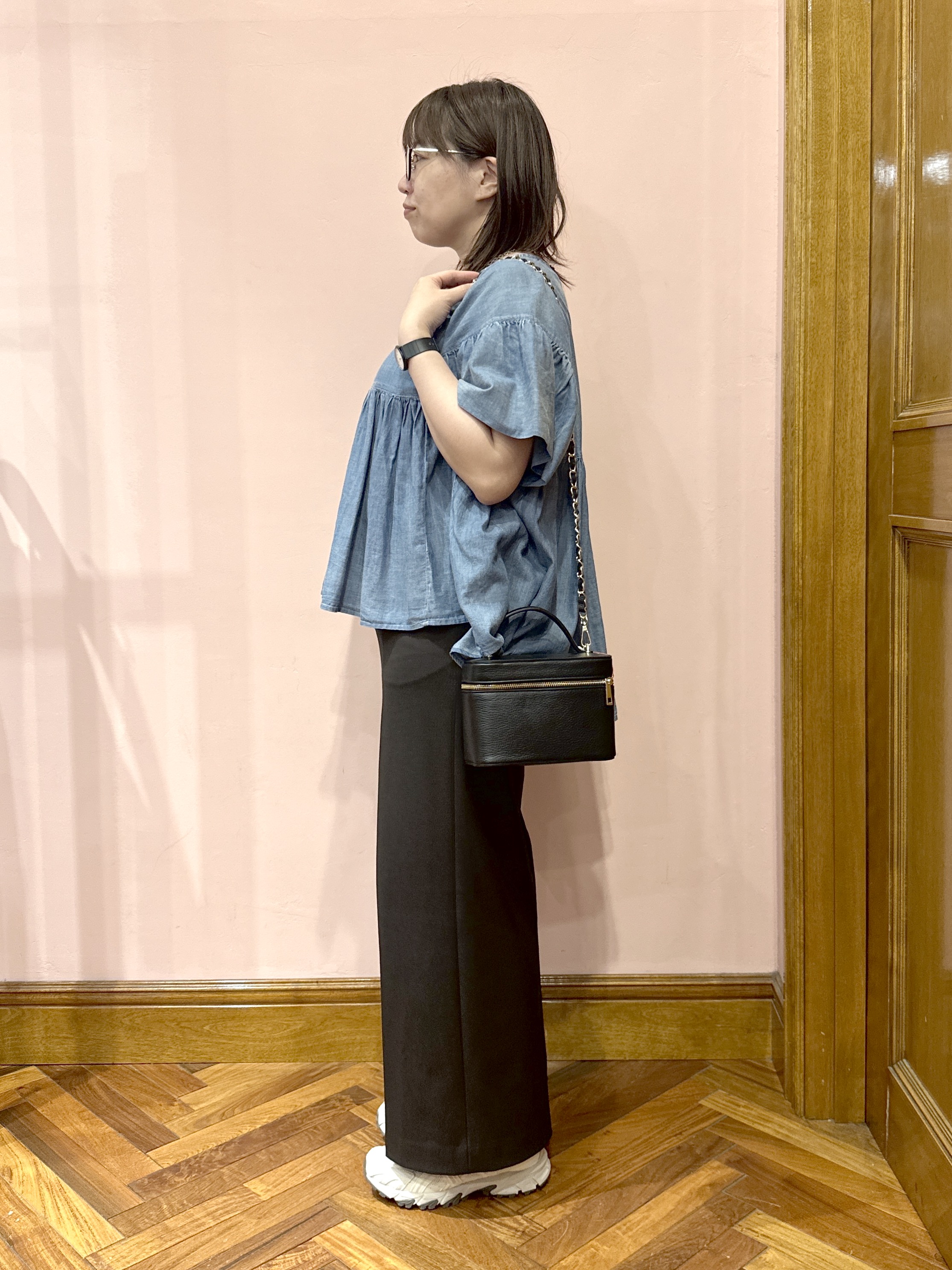 komatsuさんの「DRESSTERIOR｜【涼しく着映え】シアーデニムAラインブラウス」を使ったコーディネート