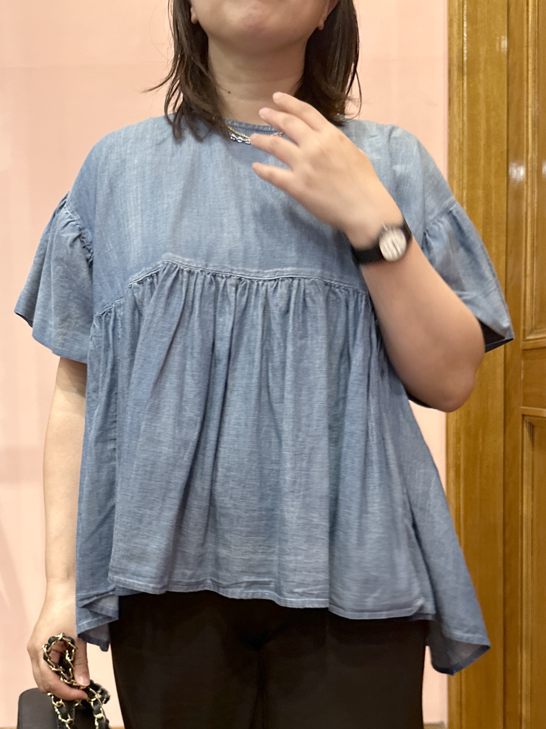 komatsuさんの「DRESSTERIOR｜【涼しく着映え】シアーデニムAラインブラウス」を使ったコーディネート