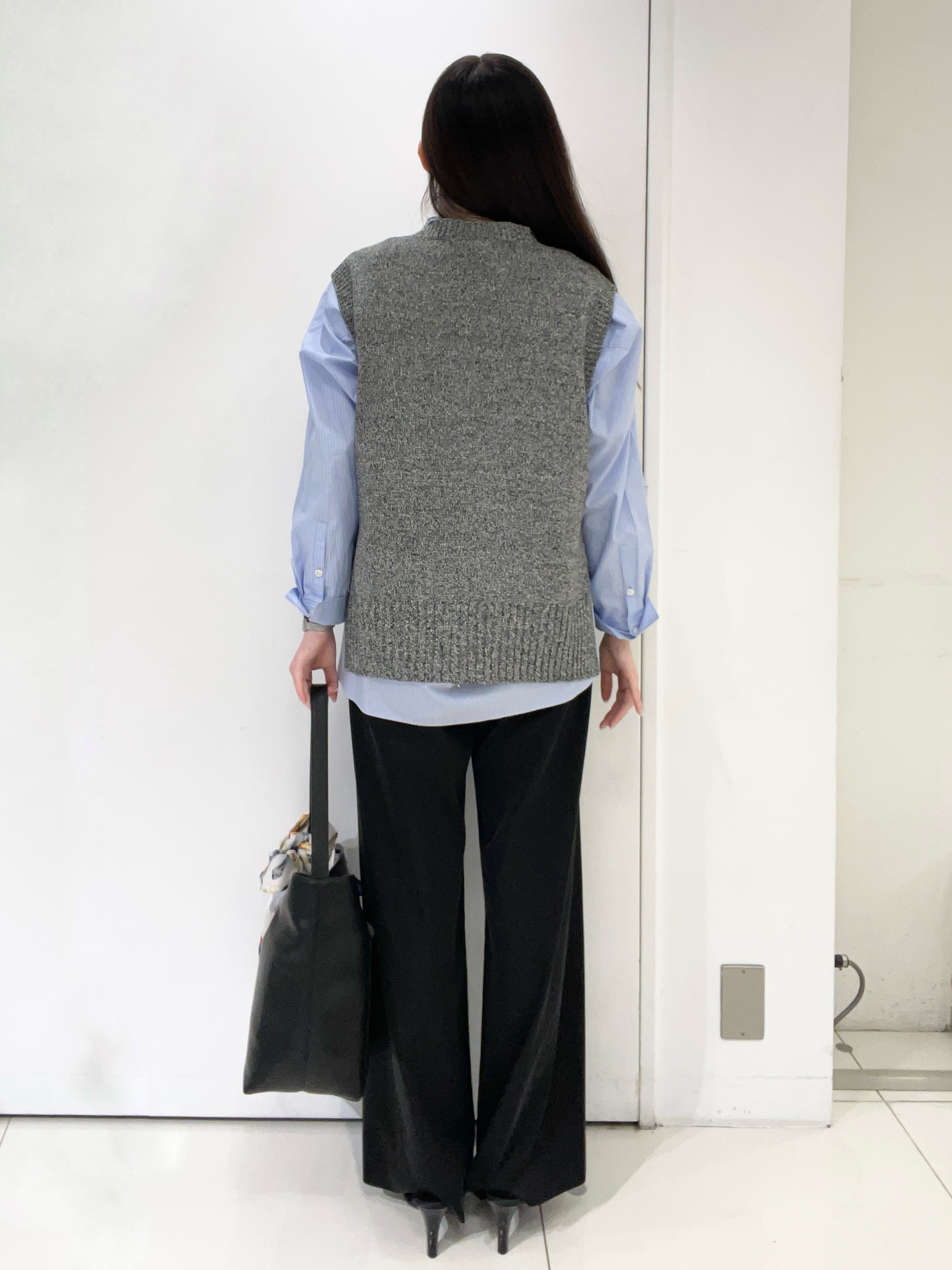 moeさんの「UNTITLED｜【5色展開/手洗い可】ローシルクウールニットベスト」を使ったコーディネート