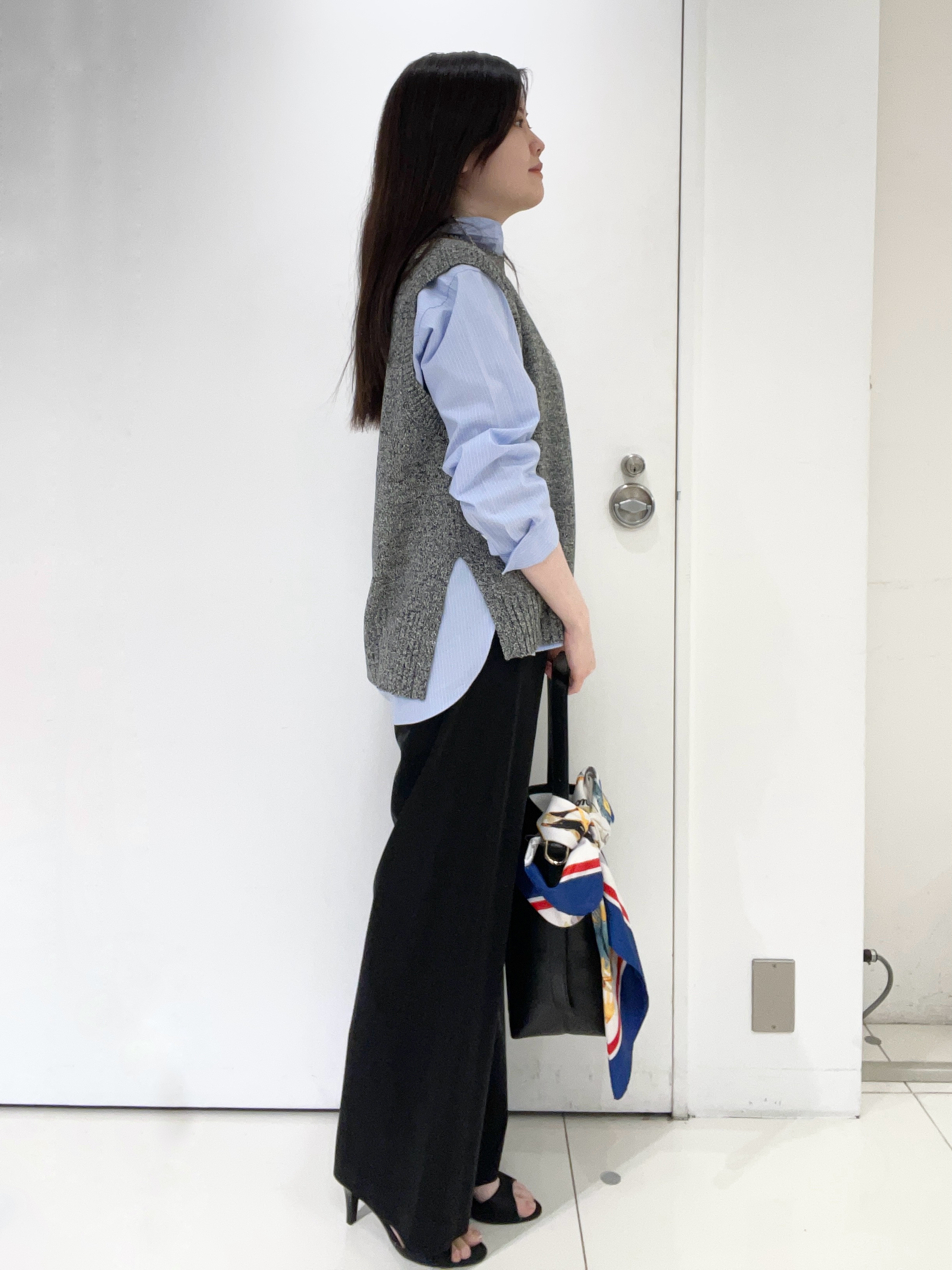 moeさんの「UNTITLED｜【5色展開/手洗い可】ローシルクウールニットベスト」を使ったコーディネート
