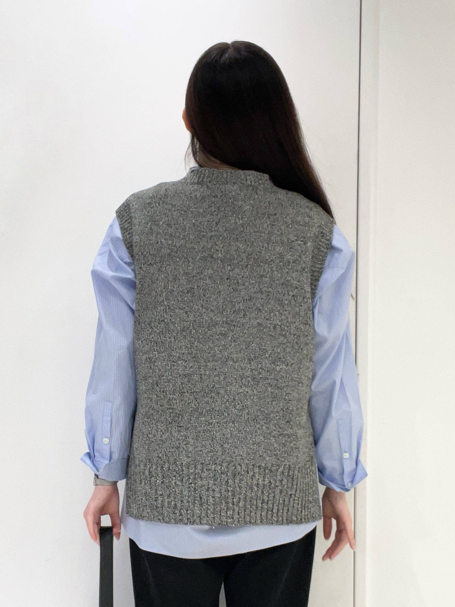 moeさんの「UNTITLED｜【5色展開/手洗い可】ローシルクウールニットベスト」を使ったコーディネート