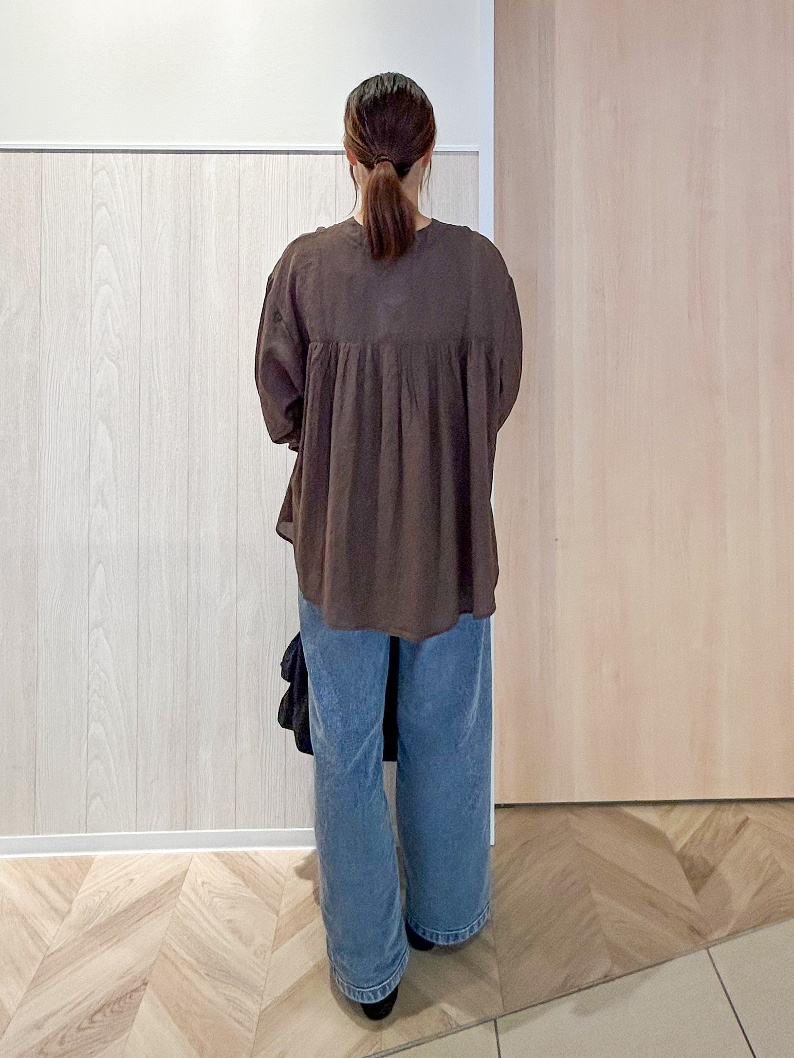 tomoさんの「SHOO･LA･RUE｜【S-LL/洗濯機可】着痩せシルエット シャーリングシャツカーディガン」を使ったコーディネート