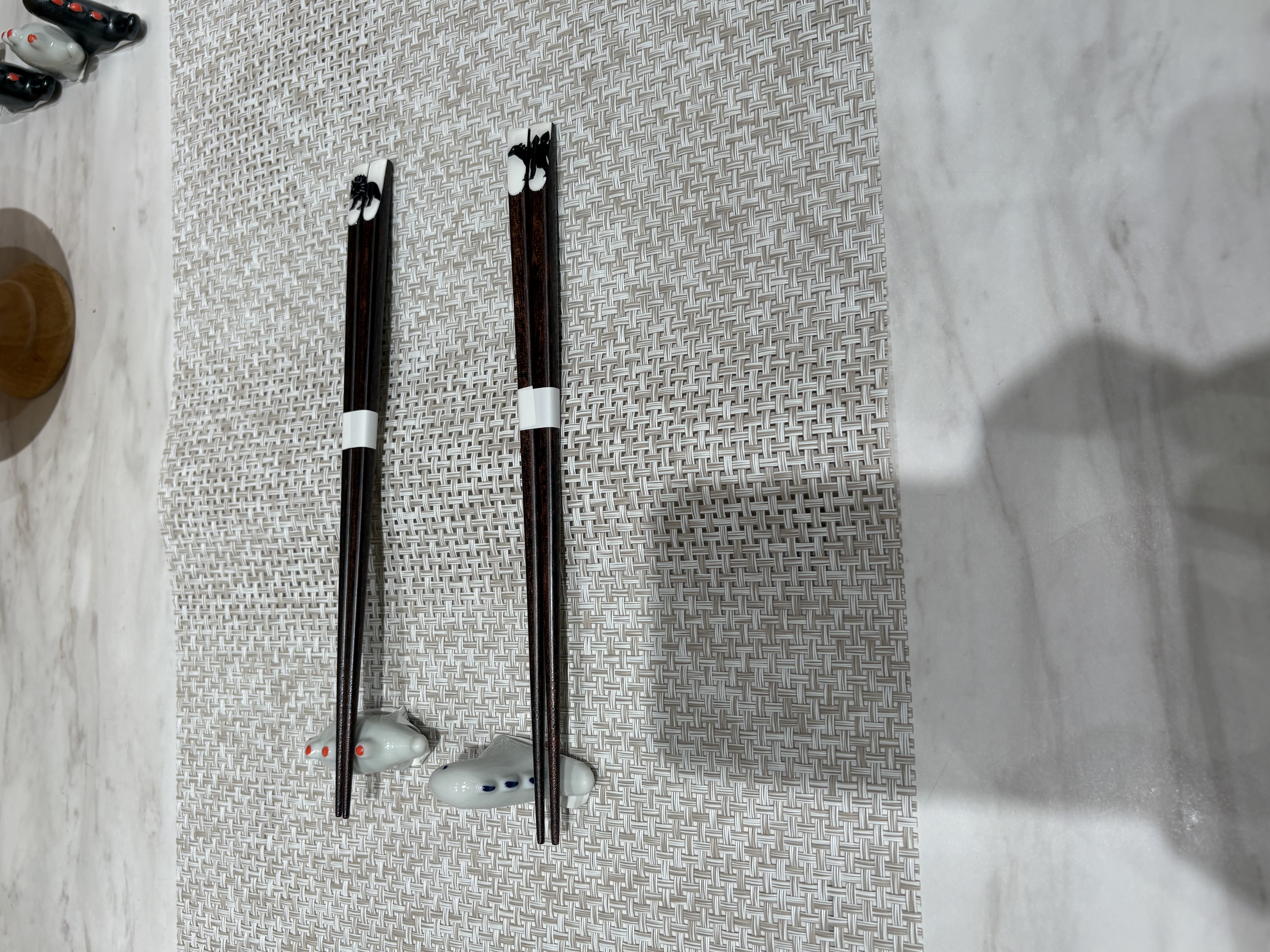 YUKOさんの「212 KITCHEN STORE｜江戸っ子恐竜 白&times;青 ティラノザウルス 箸置」を使ったコーディネート