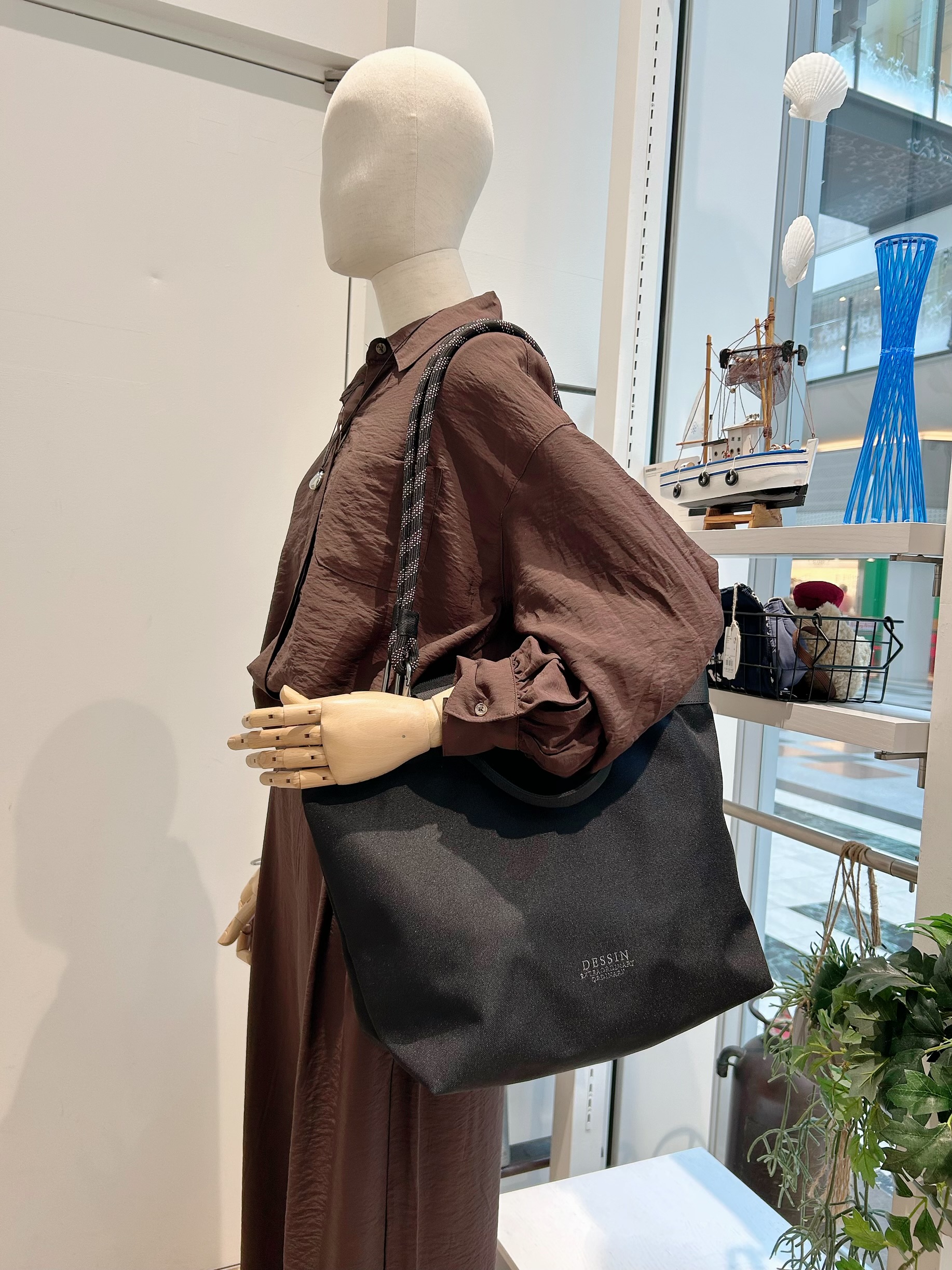 YOUKOさんの「Dessin｜【軽量・2WAY】キャンバスライク 配色トートバッグ」を使ったコーディネート