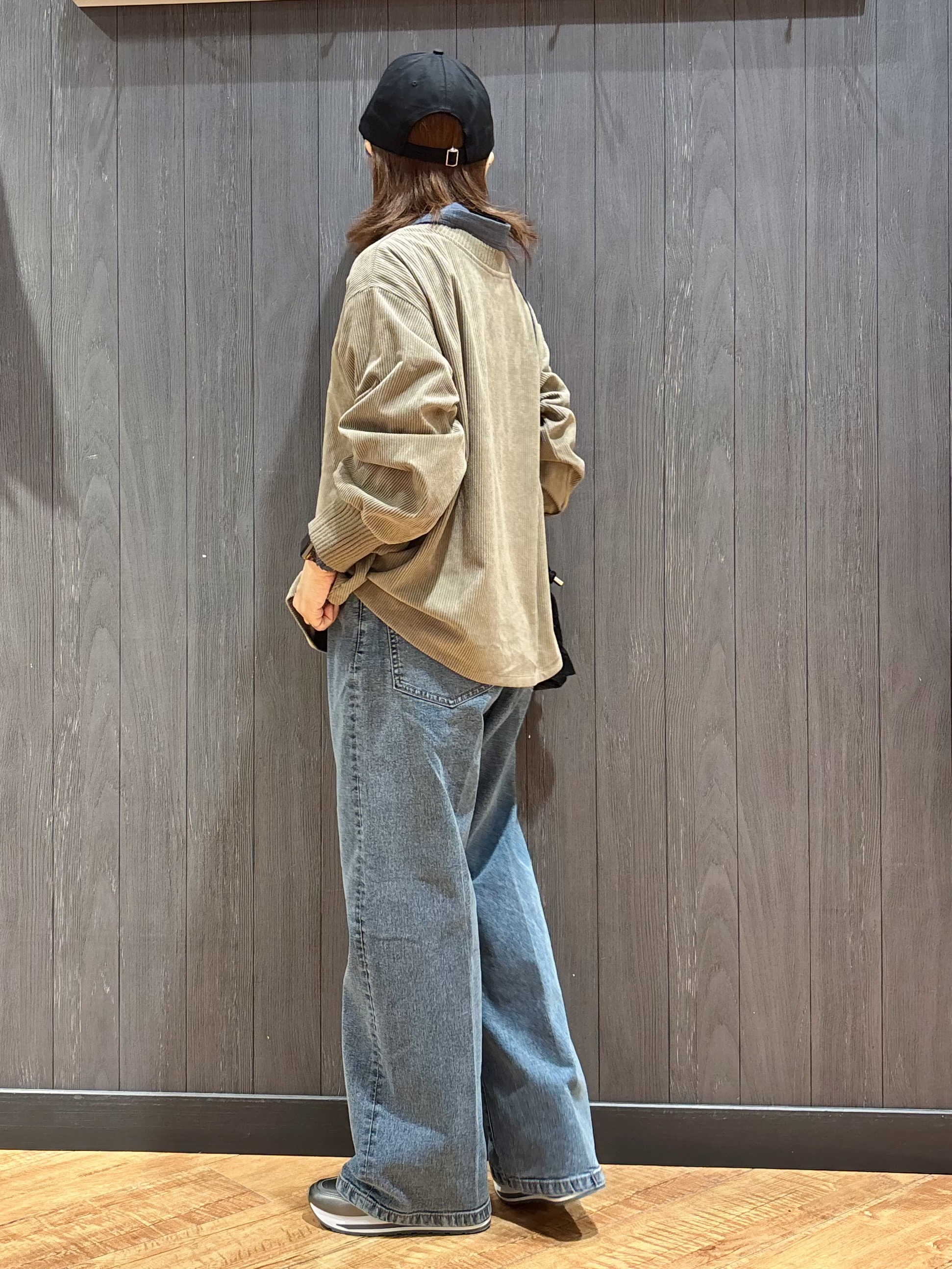 meiさんの「SHOO･LA･RUE｜コーデの幅が広がる！コーデュロイ2WAYプルオーバー」を使ったコーディネート