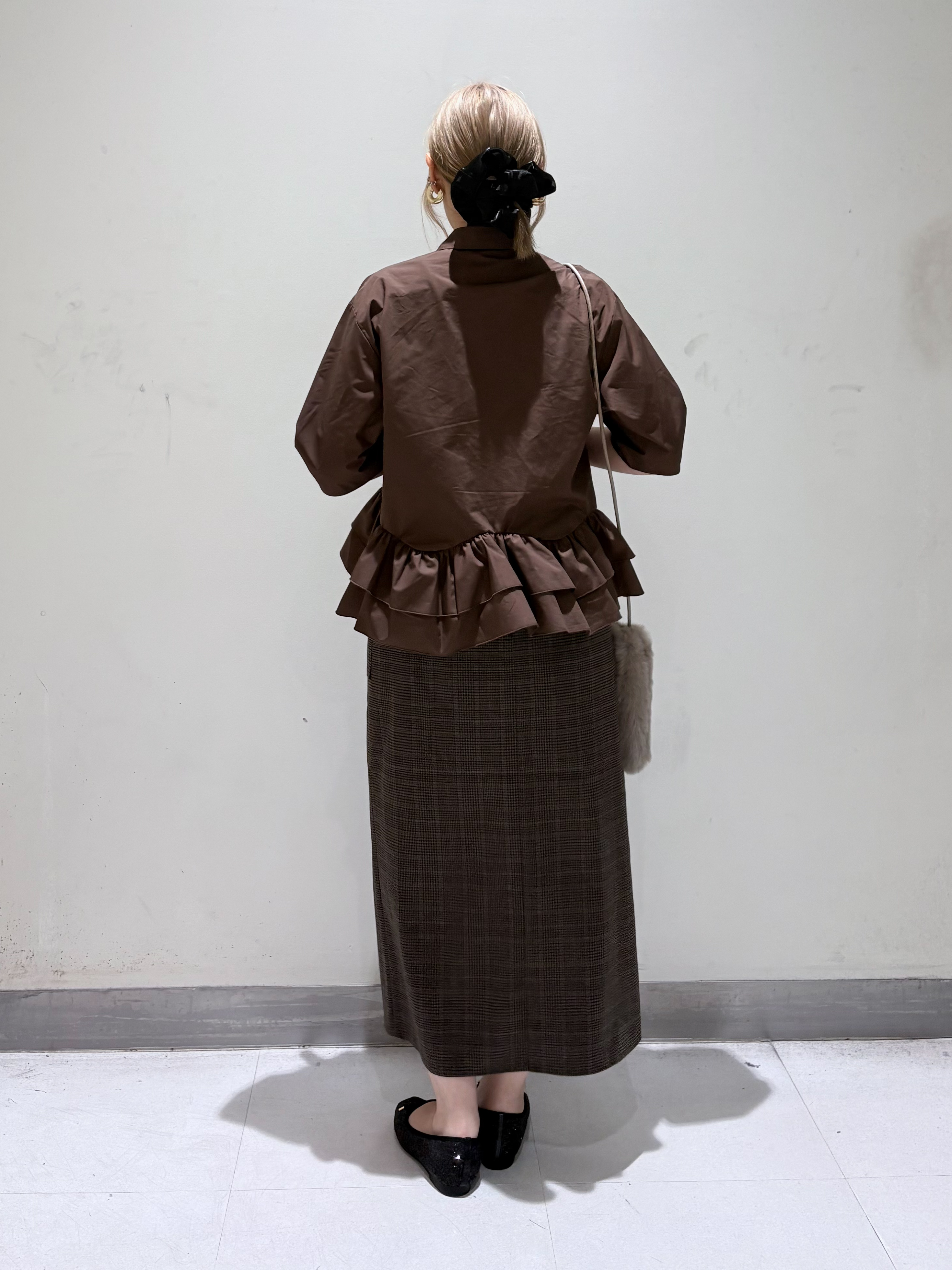 みきちぃさんの「OPAQUE.CLIP｜【森絵梨佳さん着用】裾ラッフルデザインブラウス《洗濯機OK》」を使ったコーディネート