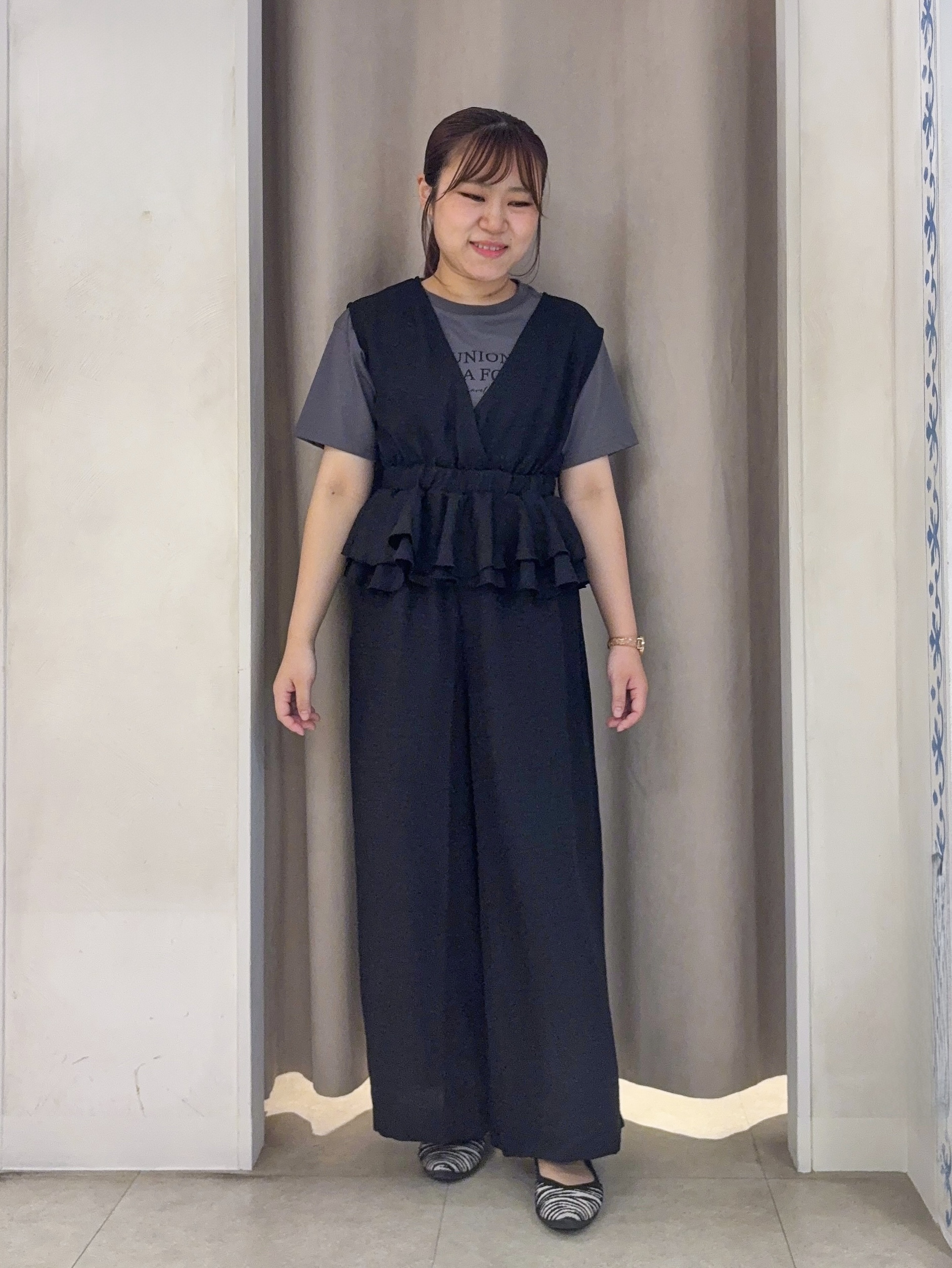 SO(R)Aさんの「SHOO･LA･RUE｜【着丈選べる/洗濯後しわになりにくい】インせず着られる ドルマンブラウス」を使ったコーディネート