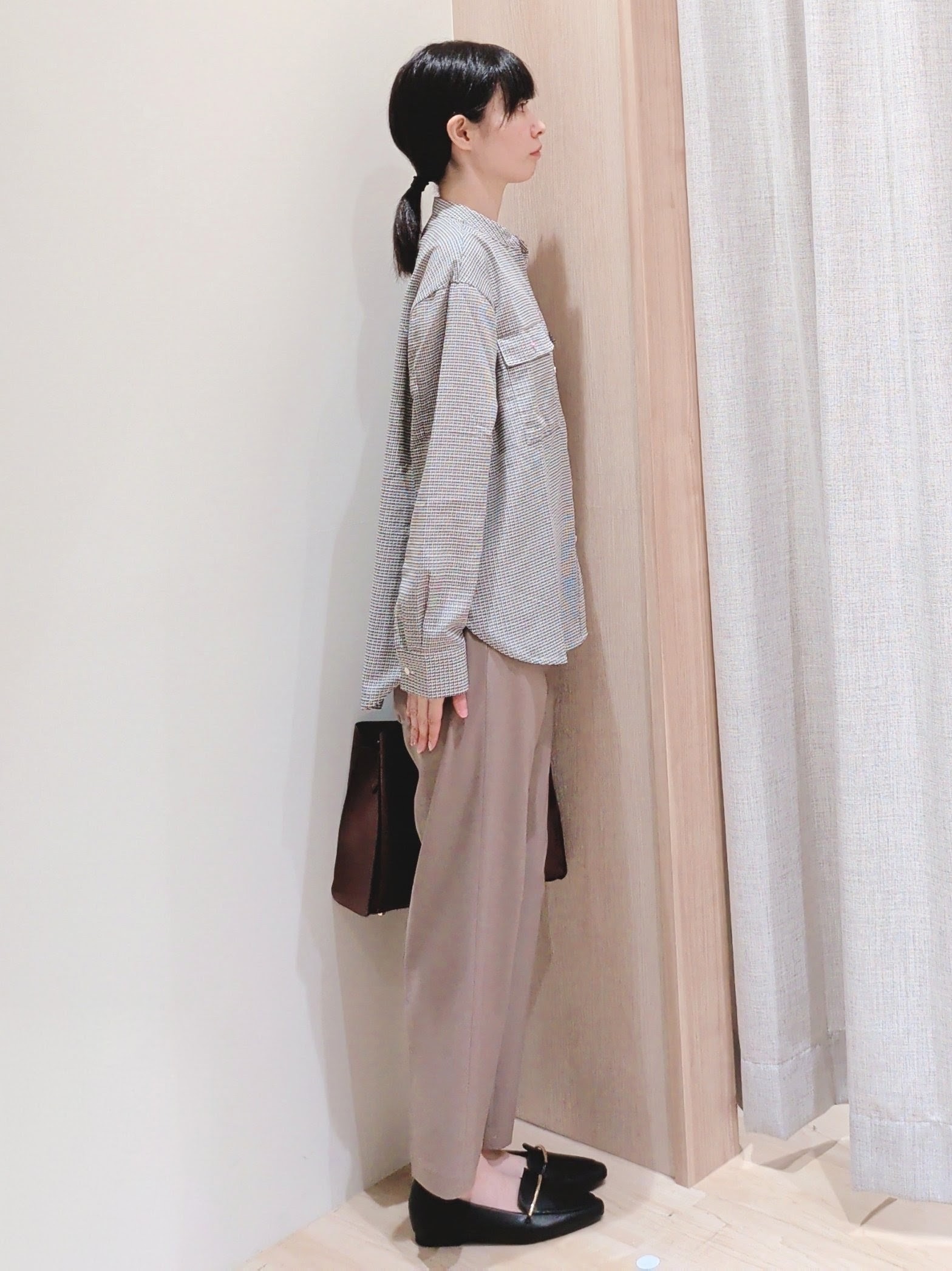 Yuiさんの「grove｜顔周りをすっきり見せる バンドカラースキッパーシャツ」を使ったコーディネート
