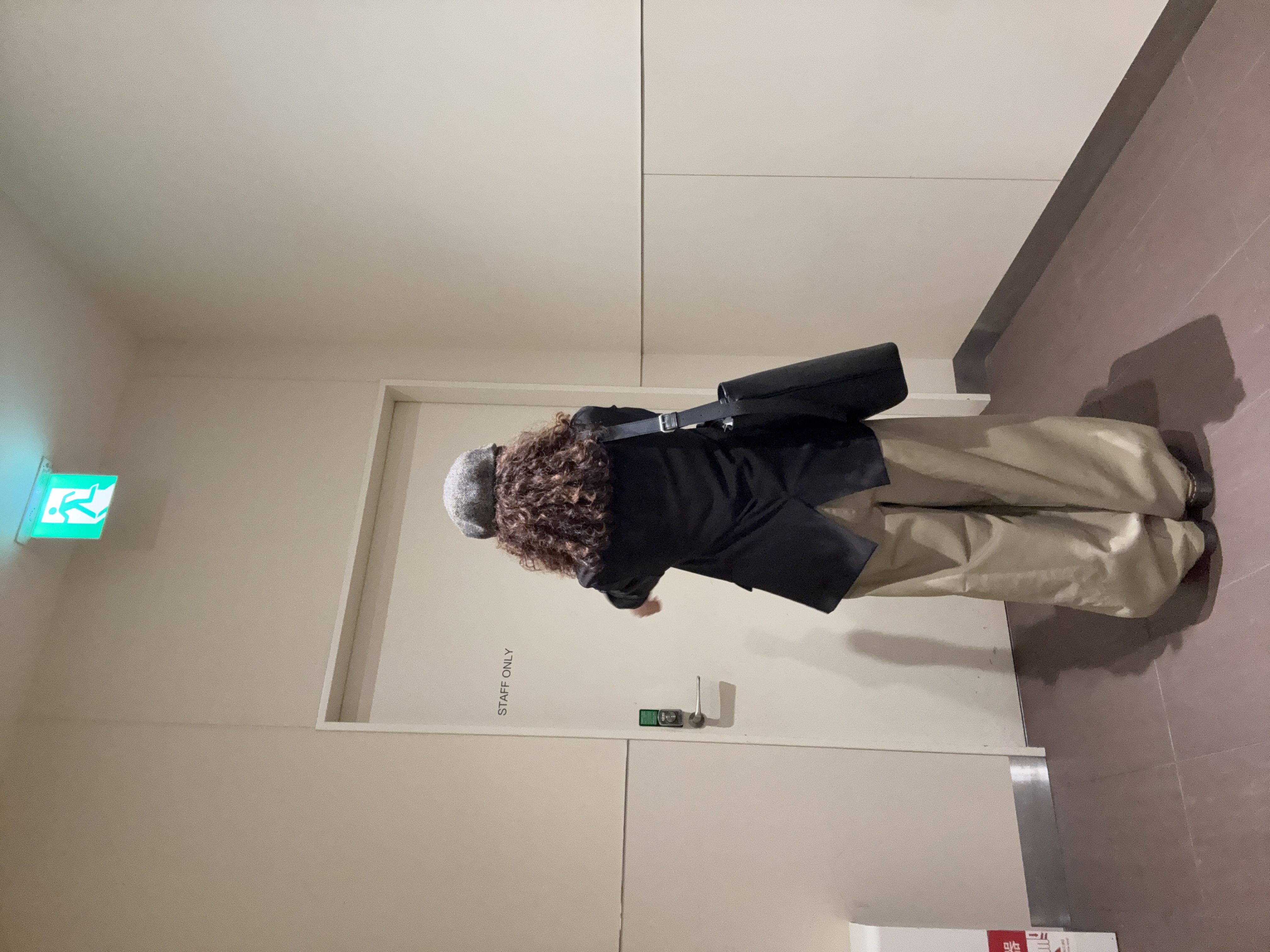 安本有里さんの「tk.TAKEO KIKUCHI｜【別注】Dickies(R)　TRバレルパンツ」を使ったコーディネート