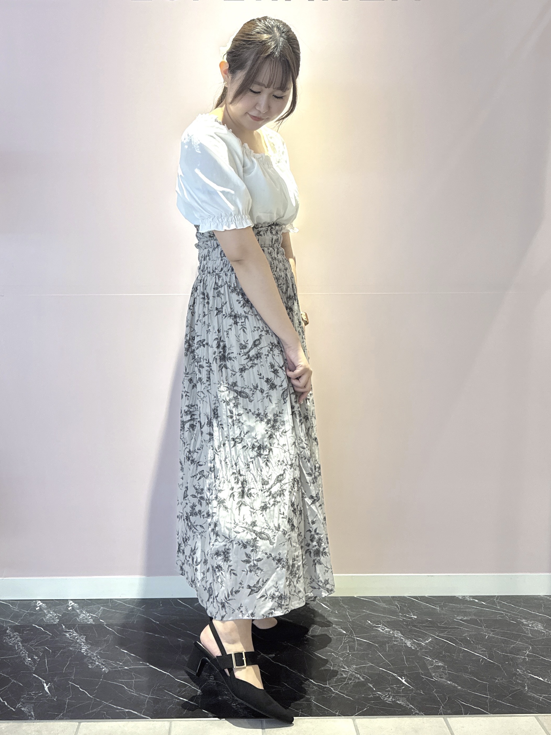 neinaさんの「ESPERANZA｜【Fur Collection】ファー付き2WAYスリングバックミュールパンプス」を使ったコーディネート