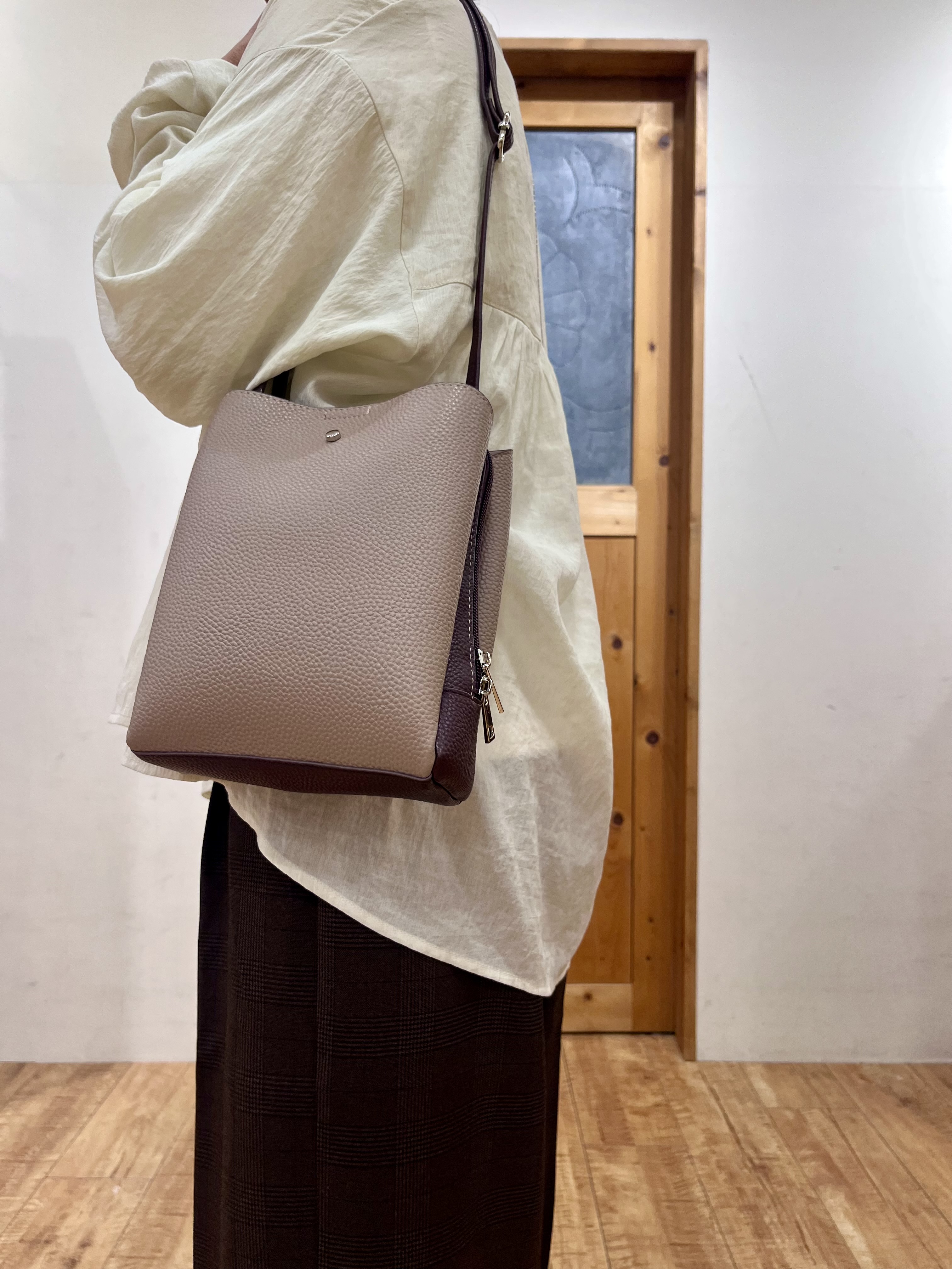 ゆみさんの「SHOO･LA･RUE｜【S-LL/洗濯機可】着痩せシルエット シャーリングシャツカーディガン」を使ったコーディネート