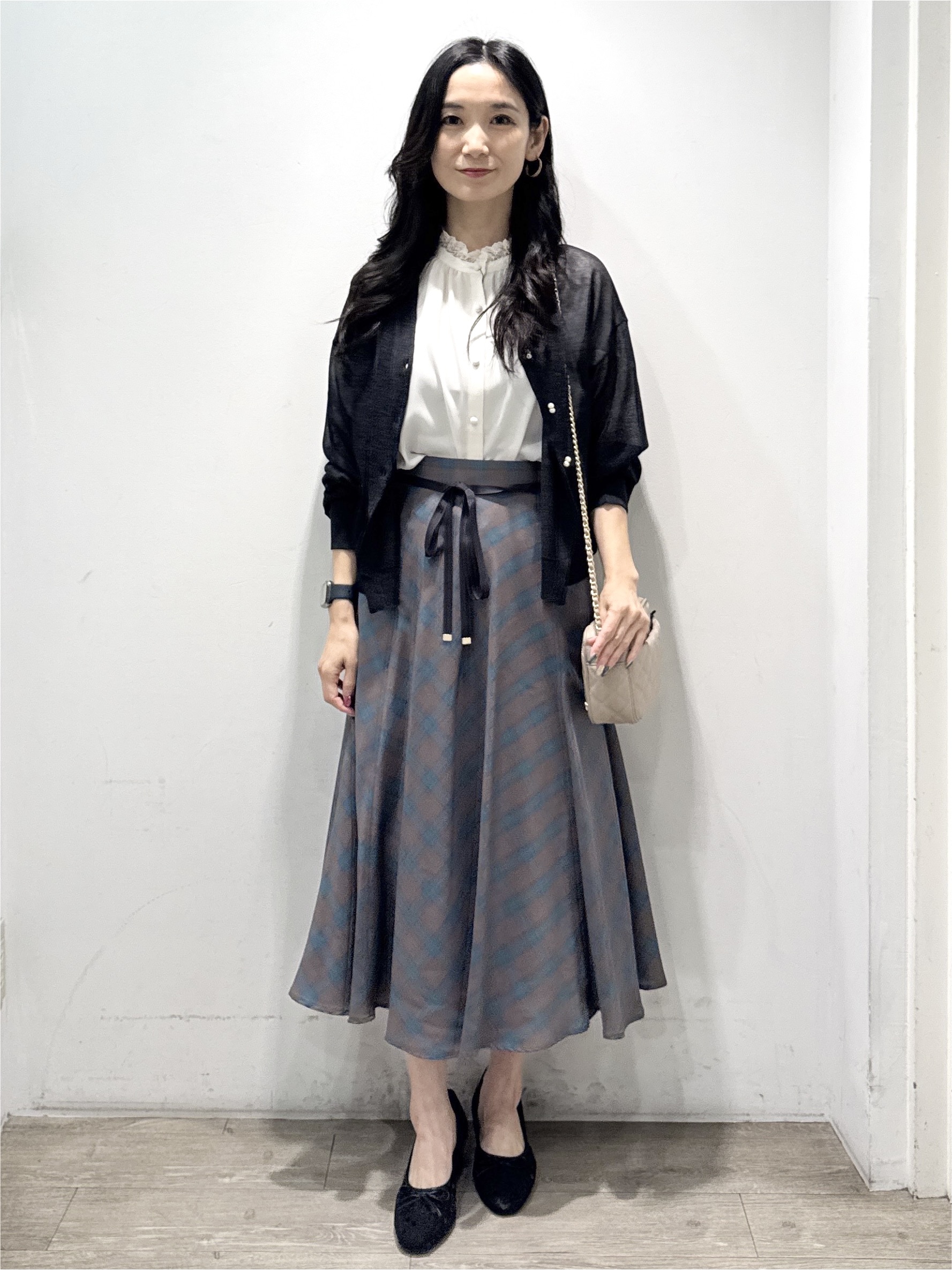 yuicciさんの「OPAQUE.CLIP｜【上品な透け感】ダブルパール調釦 愛されシアーカーディガン」を使ったコーディネート