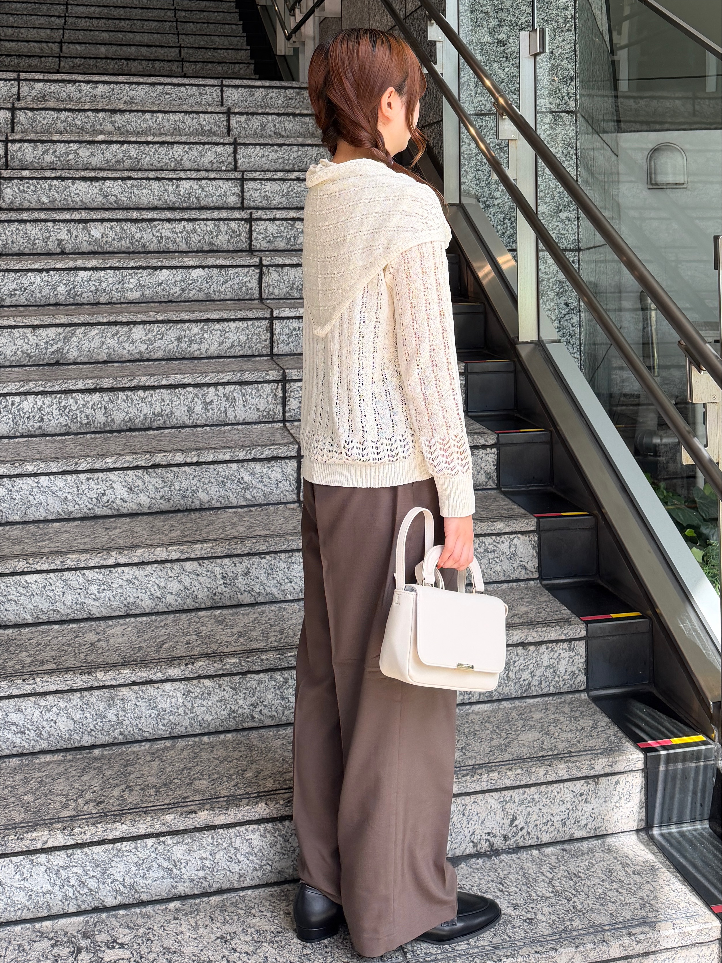 HANNAさんの「OPAQUE.CLIP｜＜ニットスカーフ付き＞透かし編みカーディガン【洗濯機ＯＫ】」を使ったコーディネート