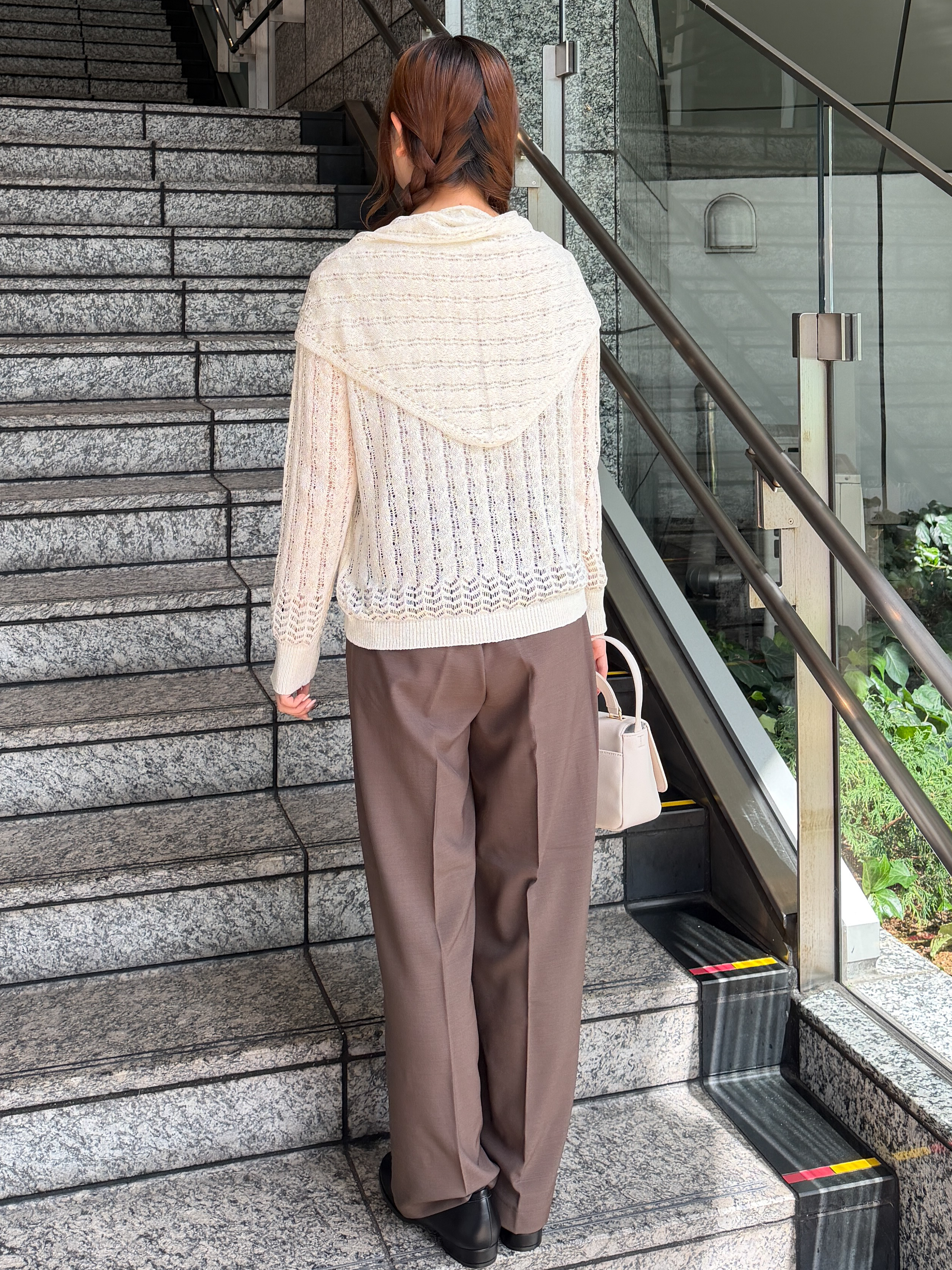 HANNAさんの「OPAQUE.CLIP｜＜ニットスカーフ付き＞透かし編みカーディガン【洗濯機ＯＫ】」を使ったコーディネート