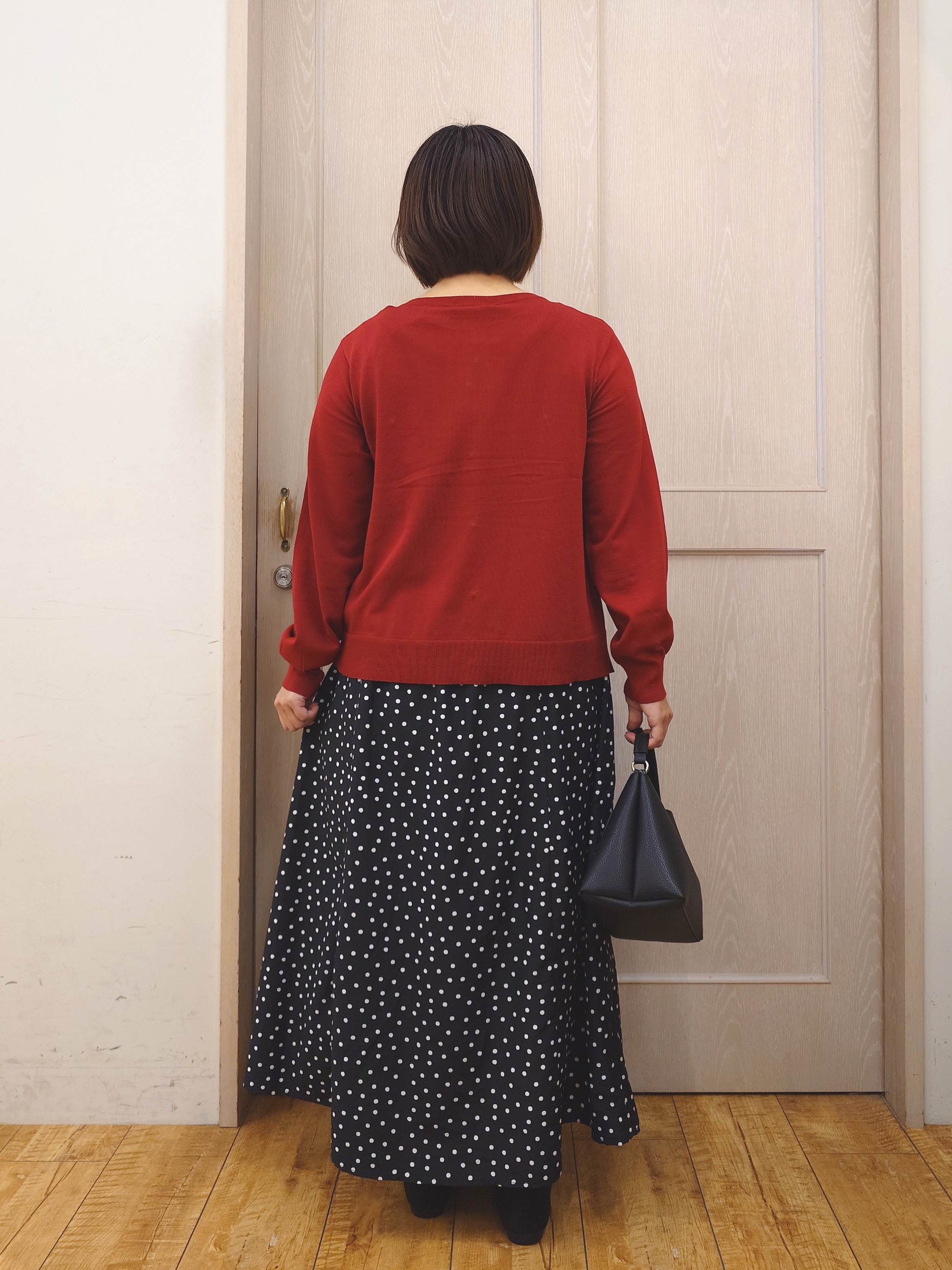 とろろさんの「SHOO･LA･RUE｜【洗濯機可/S-LL】金ボタンが上品に。さらさらタッチカーディガン」を使ったコーディネート