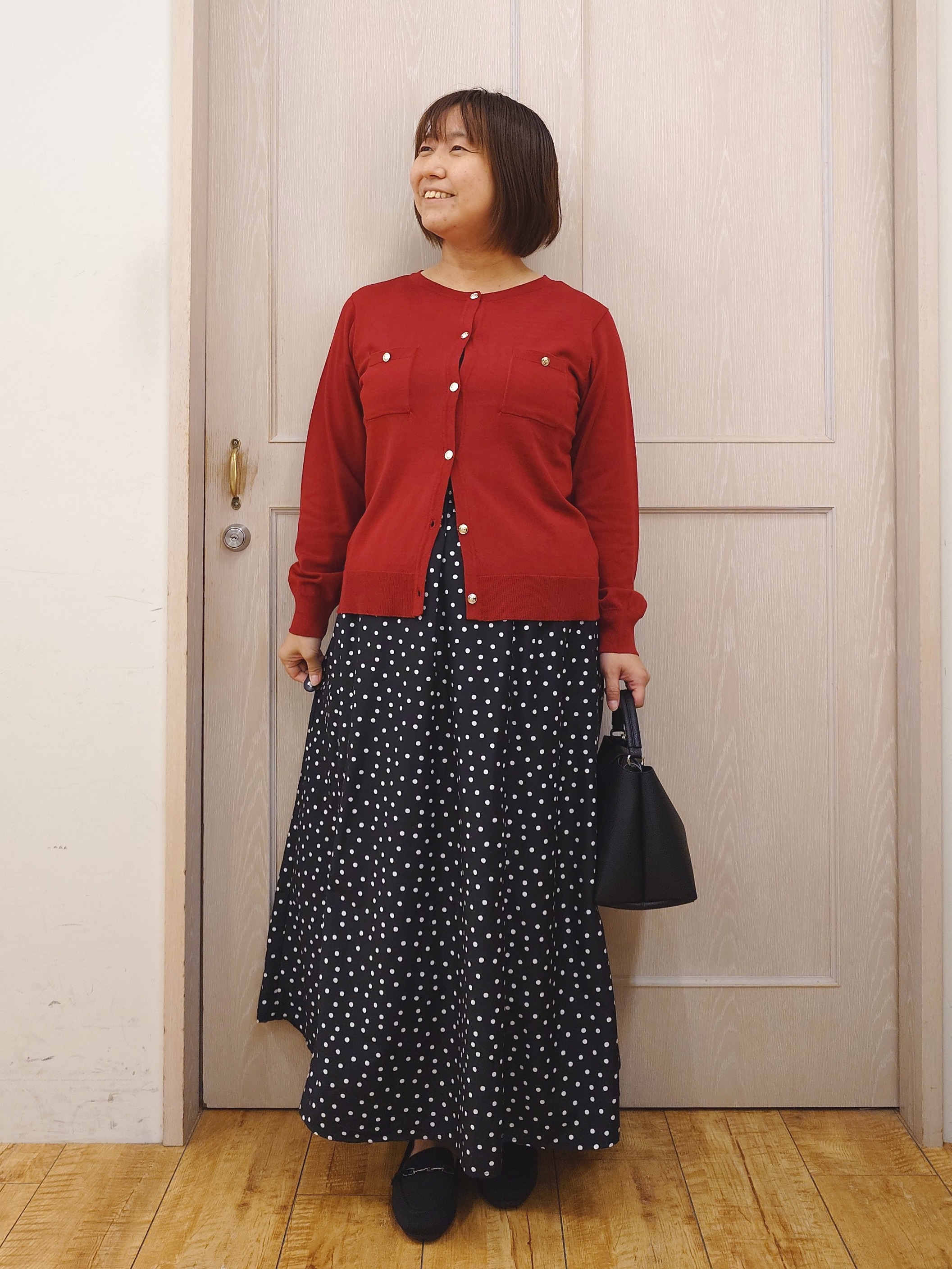 とろろさんの「SHOO･LA･RUE｜【洗濯機可/S-LL】金ボタンが上品に。さらさらタッチカーディガン」を使ったコーディネート