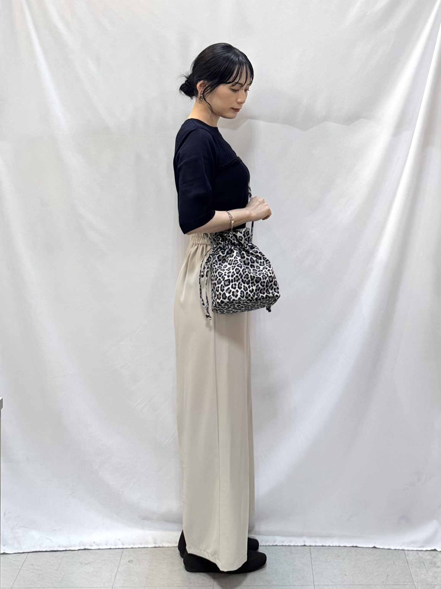 𝐇𝐢𝐫𝐨𝐦𝐢さんの「SHOO･LA･RUE｜【S-LL/二の腕カバー】品よく決まる 5分袖デザインニット」を使ったコーディネート