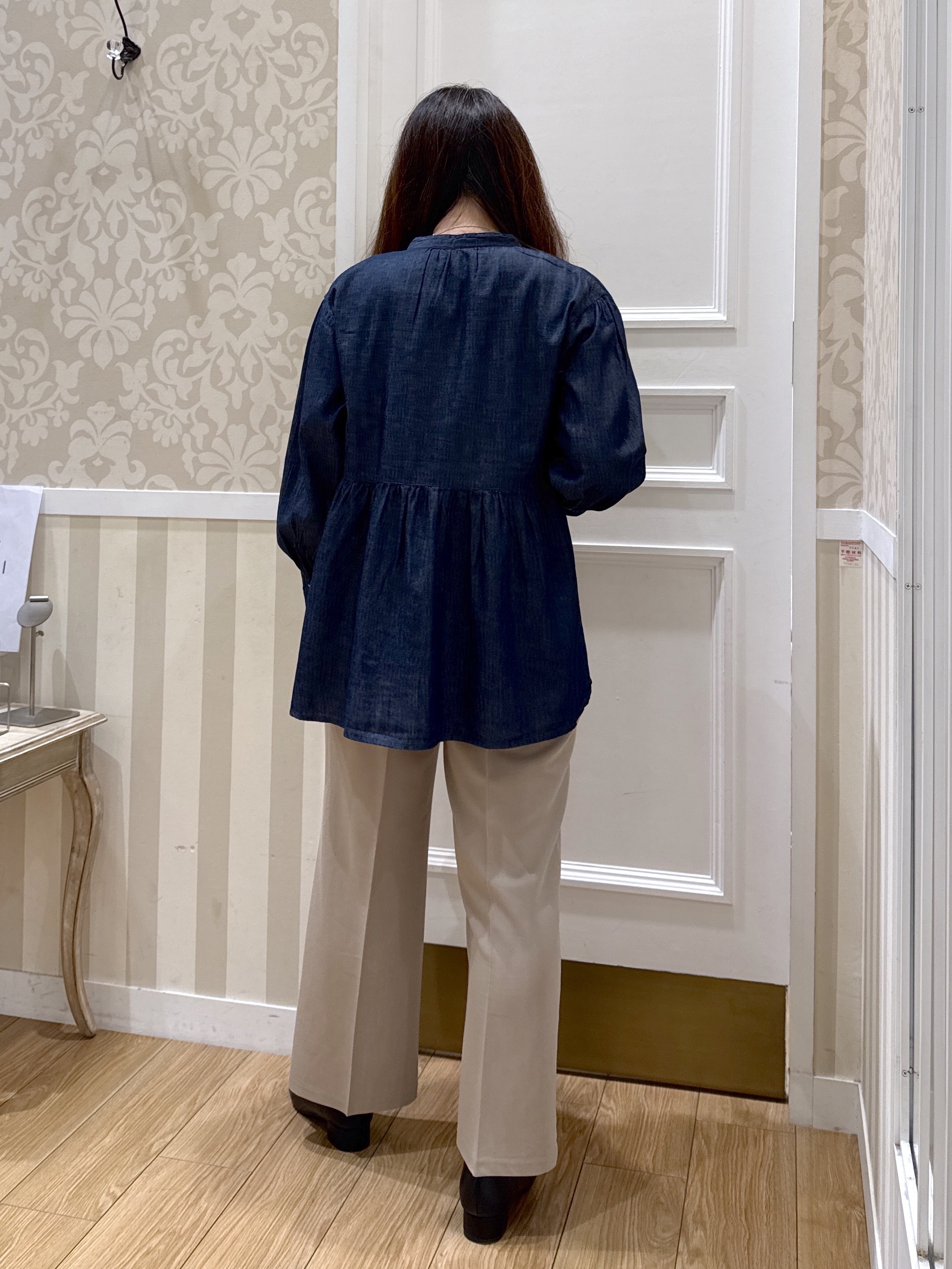 sachiさんの「grove｜軽やかなデニムで、女性らしく　ピンタックデニムダンガリーブラウス」を使ったコーディネート