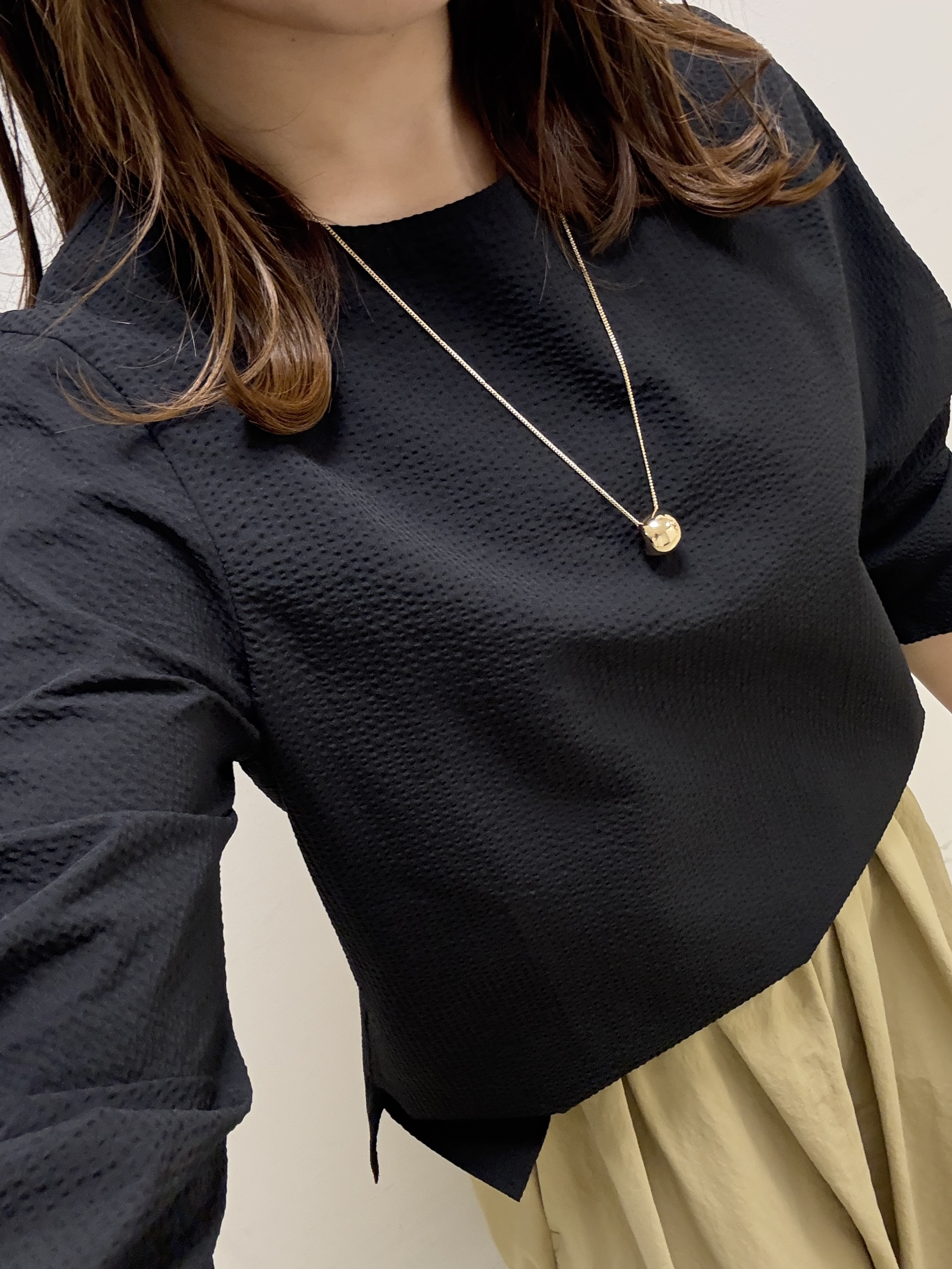 kahoさんの「INDIVI｜【洗える／UVケア】ねじり袖サッカートップス」を使ったコーディネート