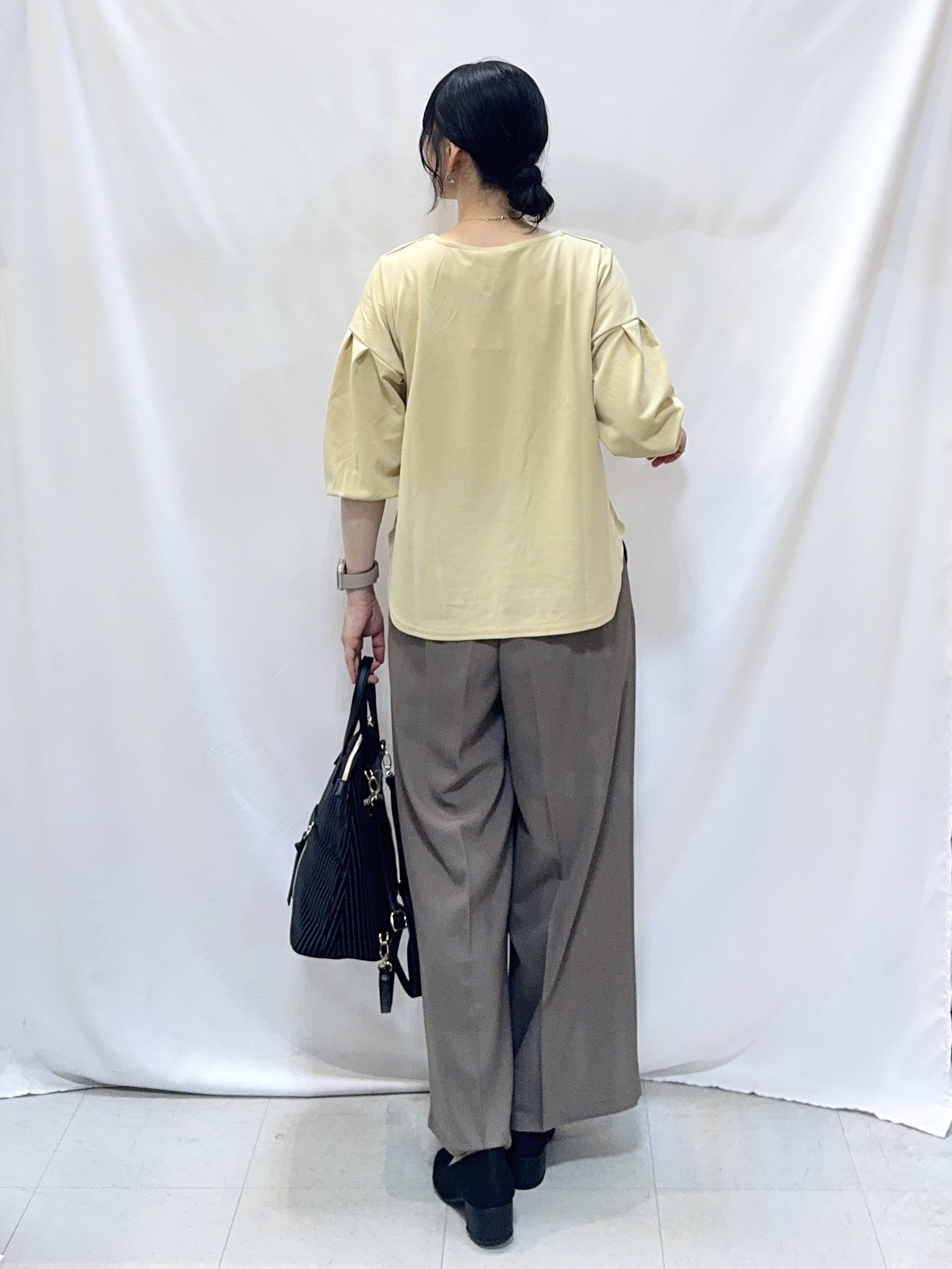 𝐇𝐢𝐫𝐨𝐦𝐢さんの「SHOO･LA･RUE｜【着丈選べる/2点セット/S-LL/洗濯機可】ネックレス付き 着心地さらり7分袖ブラウス」を使ったコーディネート