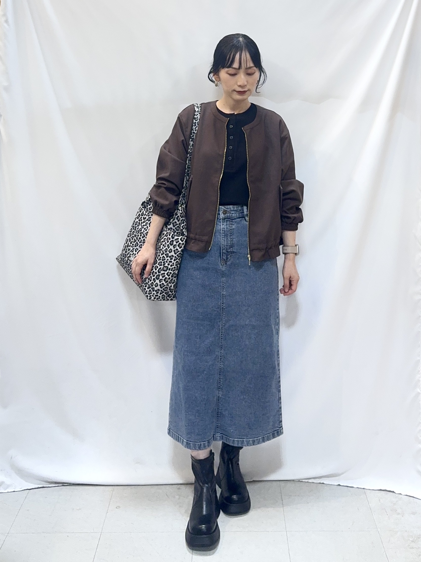 𝐇𝐢𝐫𝐨𝐦𝐢さんの「SHOO･LA･RUE｜【洗濯後しわになりにくい/S-LL】裾ドロストフリルブルゾン」を使ったコーディネート