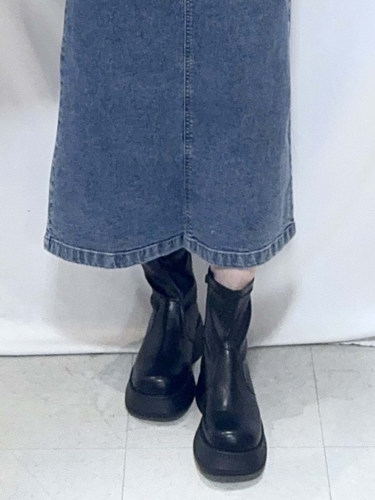 𝐇𝐢𝐫𝐨𝐦𝐢さんの「SHOO･LA･RUE｜【洗濯後しわになりにくい/S-LL】裾ドロストフリルブルゾン」を使ったコーディネート