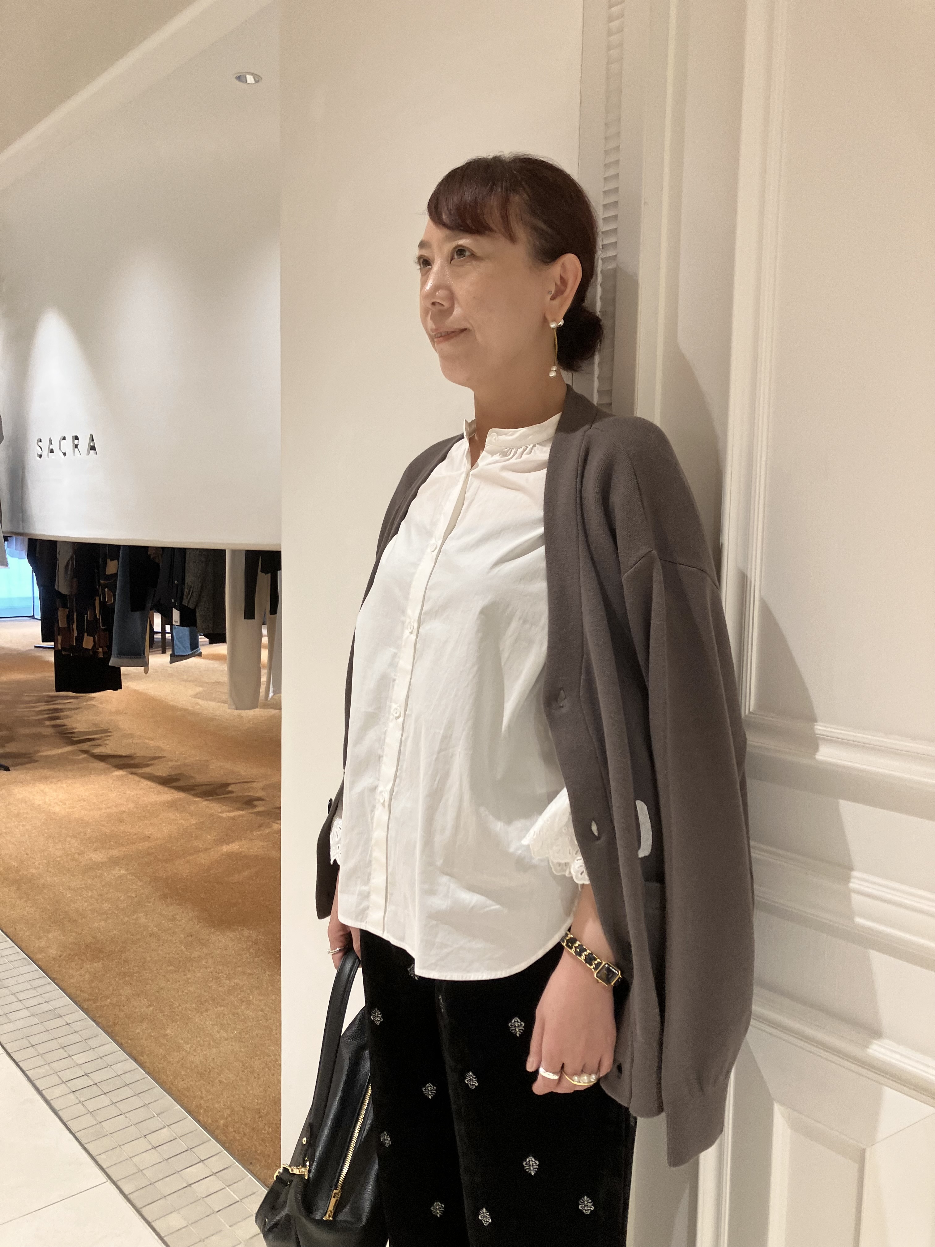 TAJIさんの「DRESSTERIOR｜エンブロイダリーカフスシャツ」を使ったコーディネート