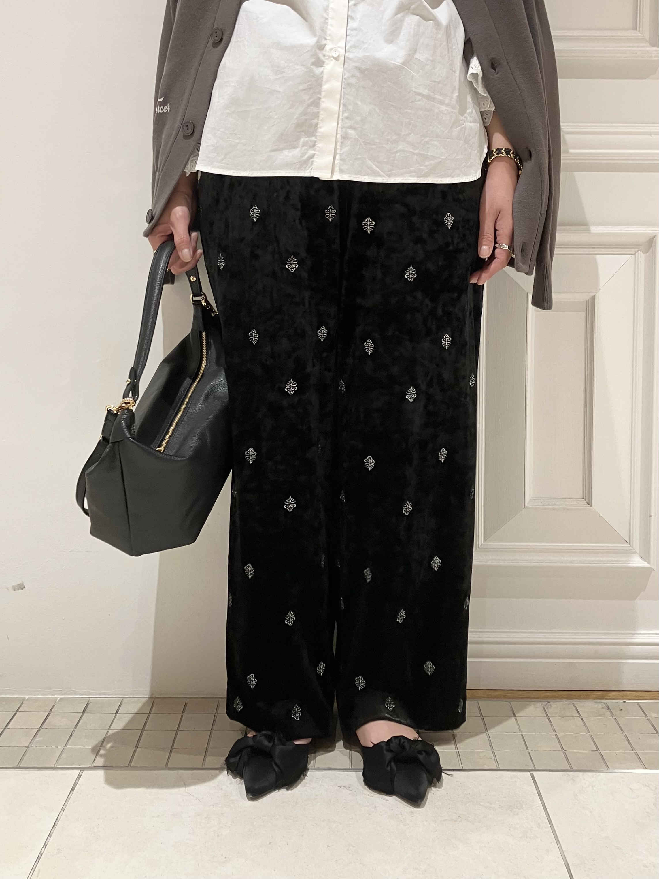 TAJIさんの「DRESSTERIOR｜エンブロイダリーカフスシャツ」を使ったコーディネート