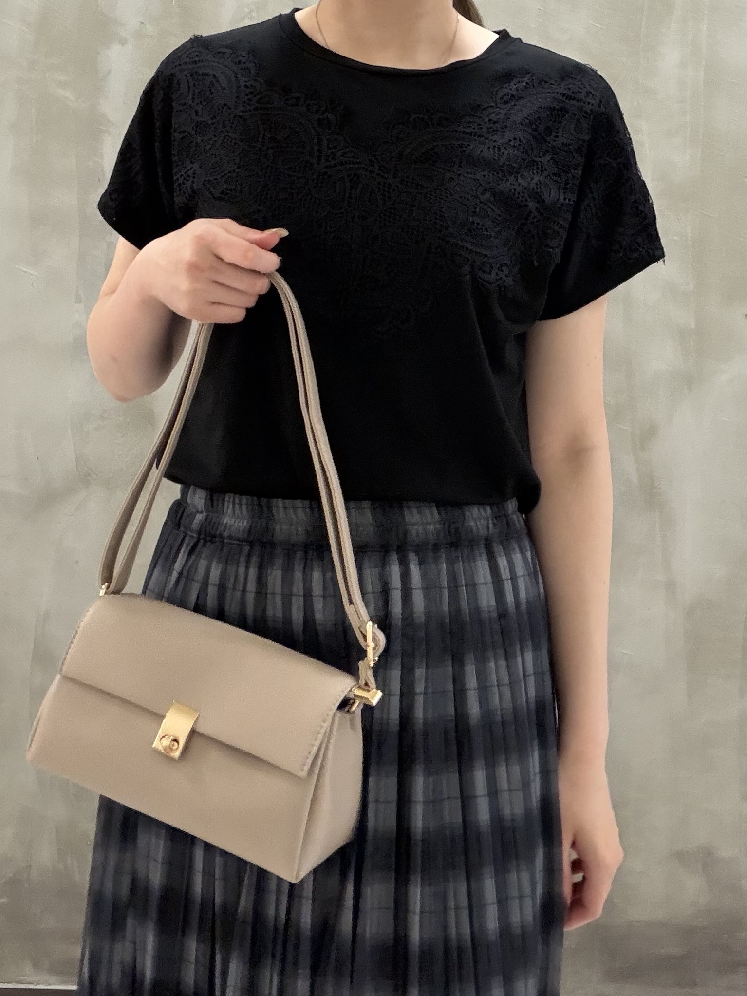 maiさんの「grove｜【持続冷感/SET UP可】ひんやりポンチシリーズ／フロントレースドルマンカットソー」を使ったコーディネート