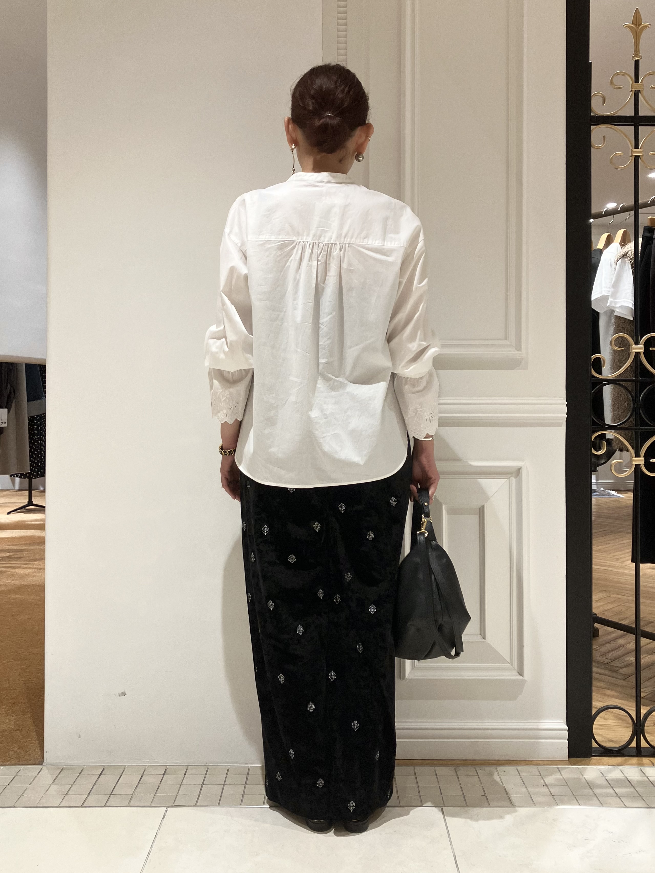 TAJIさんの「DRESSTERIOR｜エンブロイダリーカフスシャツ」を使ったコーディネート