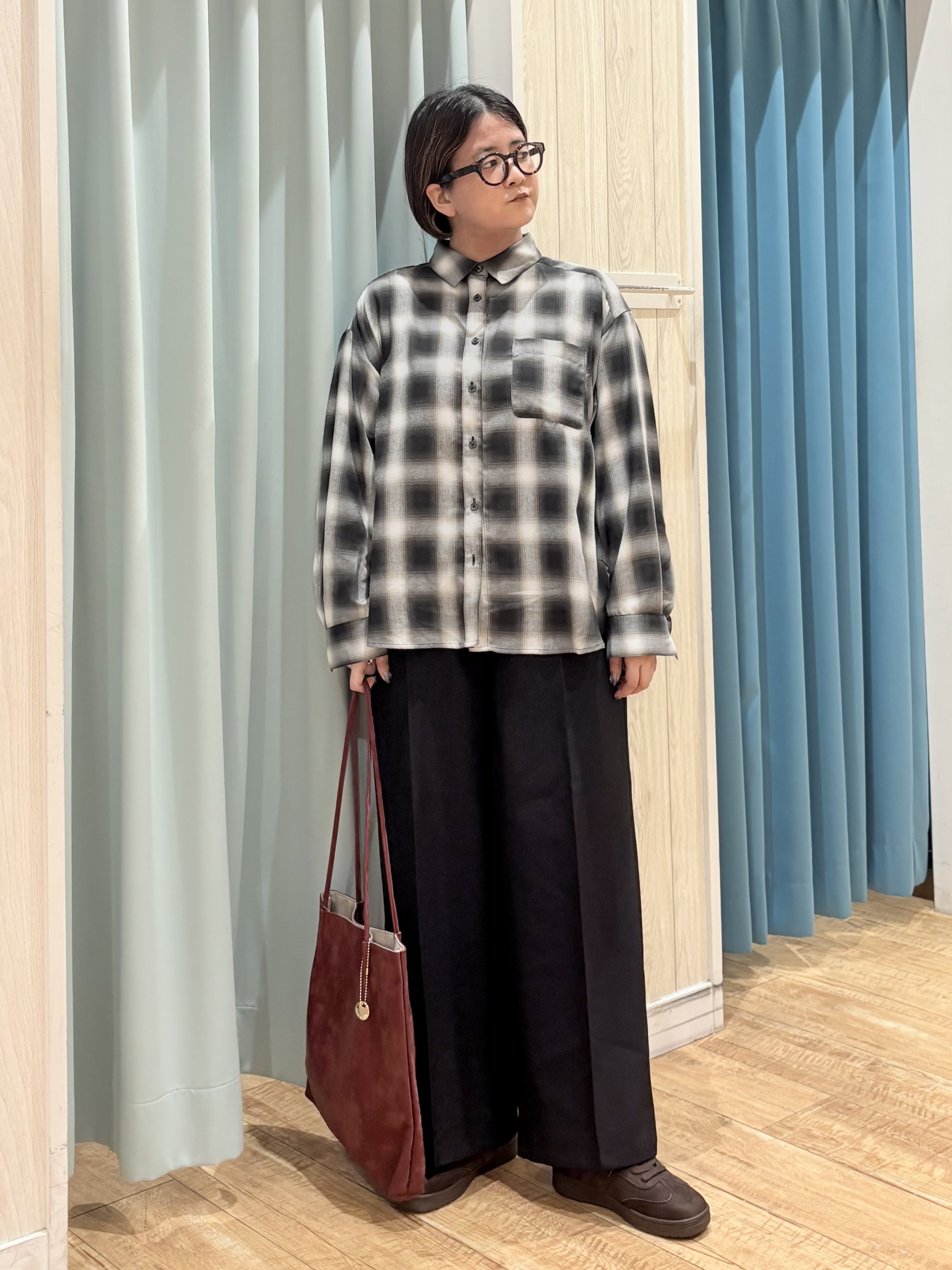 砂糖さんの「SHOO･LA･RUE｜【洗濯後しわになりにくい/S-LL】気分で選ぶ 大人のデイリー使いに ベーシックシャツ」を使ったコーディネート