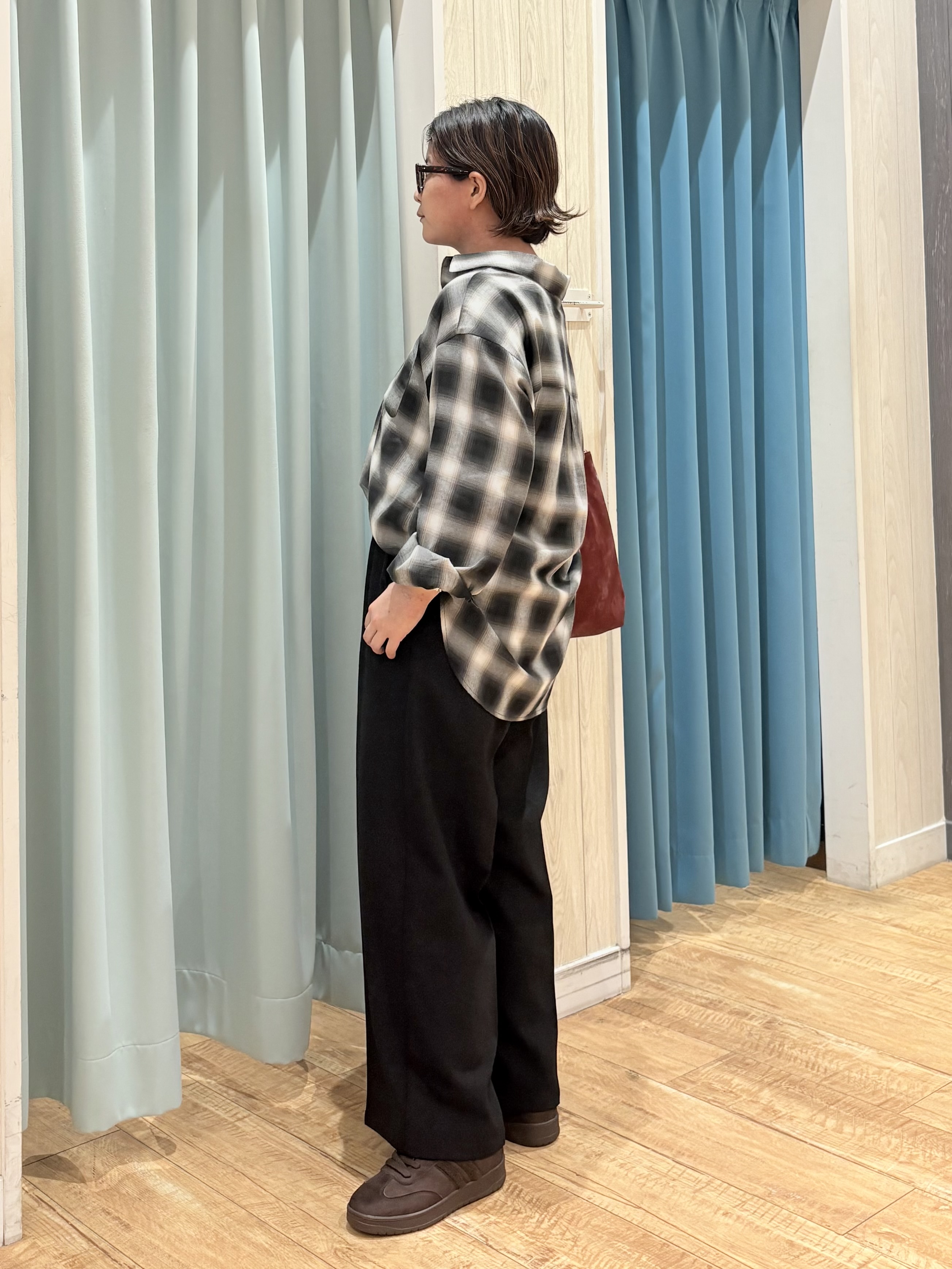 砂糖さんの「SHOO･LA･RUE｜【洗濯後しわになりにくい/S-LL】気分で選ぶ 大人のデイリー使いに ベーシックシャツ」を使ったコーディネート