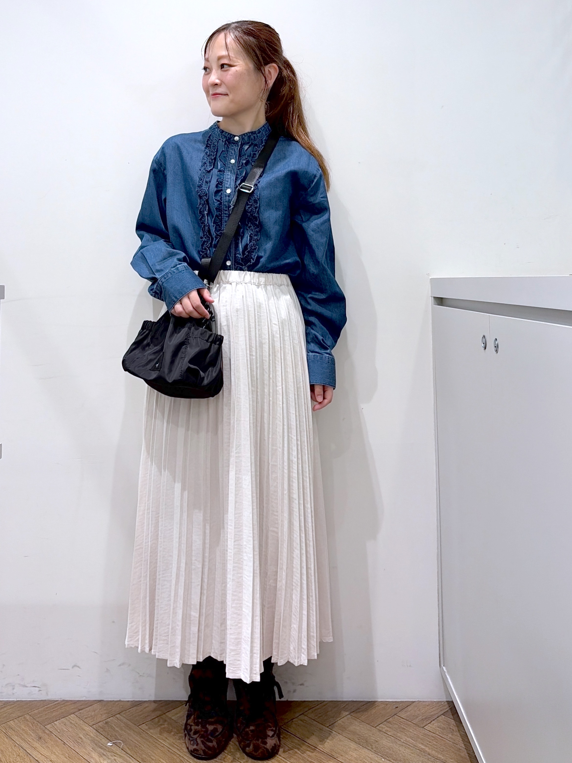 Junさんの「index｜デニムフリルブラウス【洗濯機OK】」を使ったコーディネート