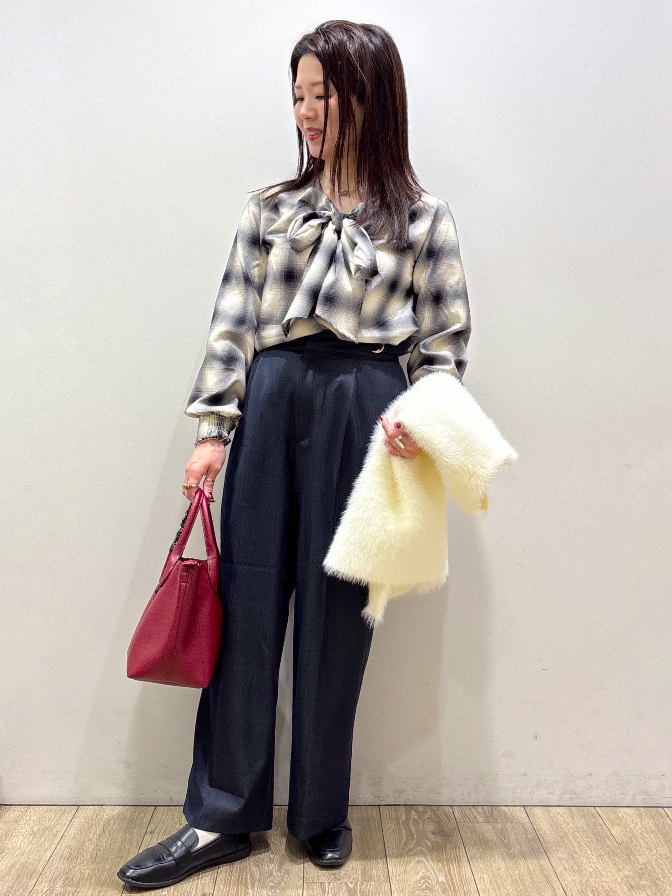 mameさんの「index｜フェザーニットペプラムジレ【洗濯機OK】」を使ったコーディネート