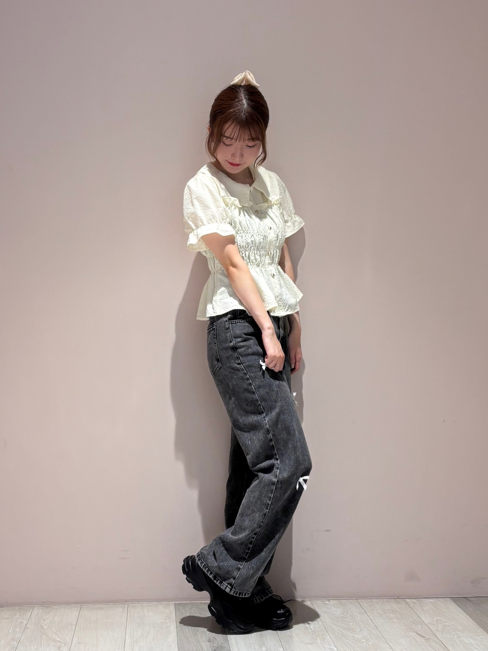 金田 千咲さんの「ESPERANZA｜【ゴム紐仕様】シフォンリボン付きジュエルマカロニスニーカー」を使ったコーディネート