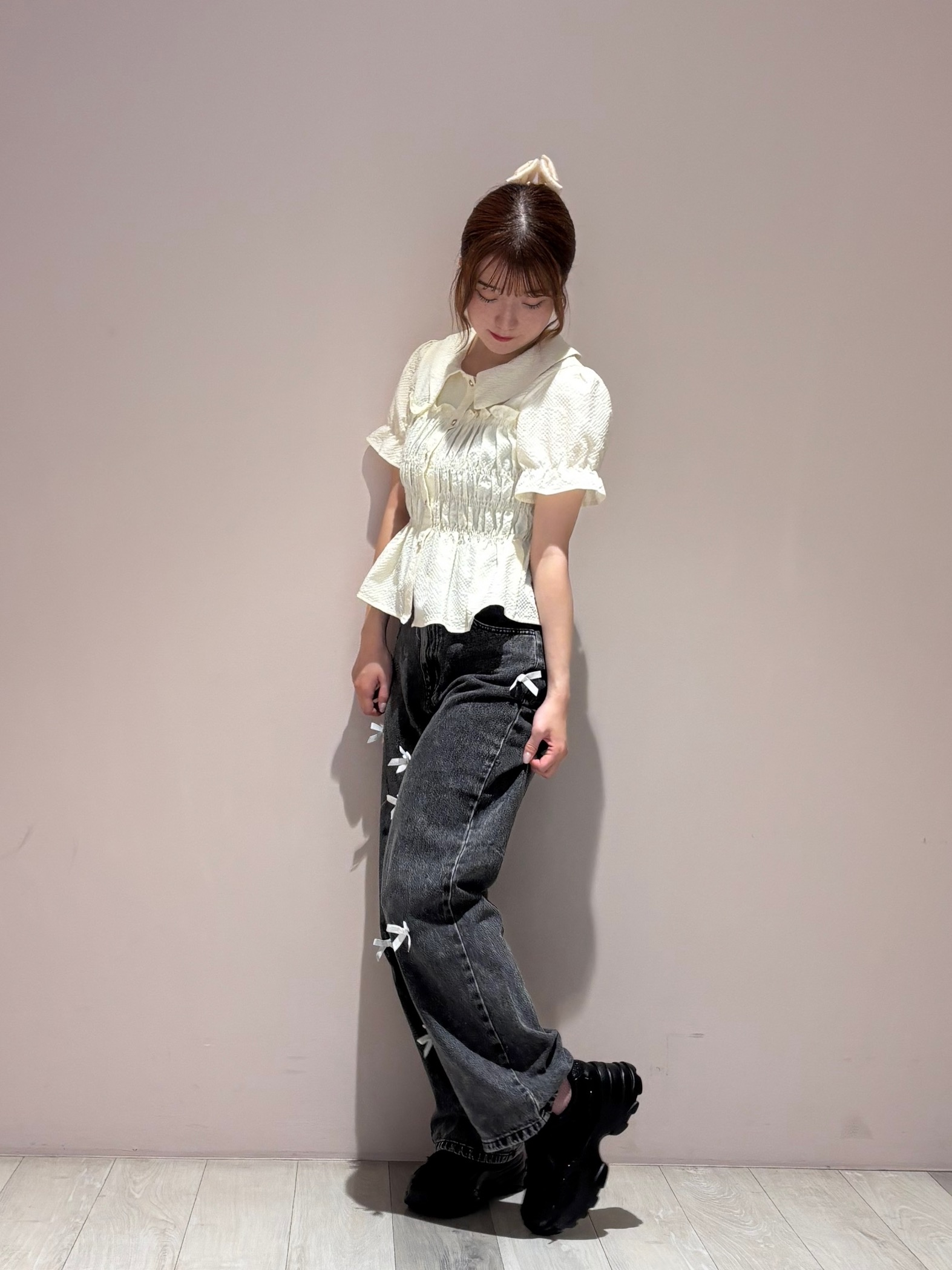 金田 千咲さんの「ESPERANZA｜【ゴム紐仕様】シフォンリボン付きジュエルマカロニスニーカー」を使ったコーディネート