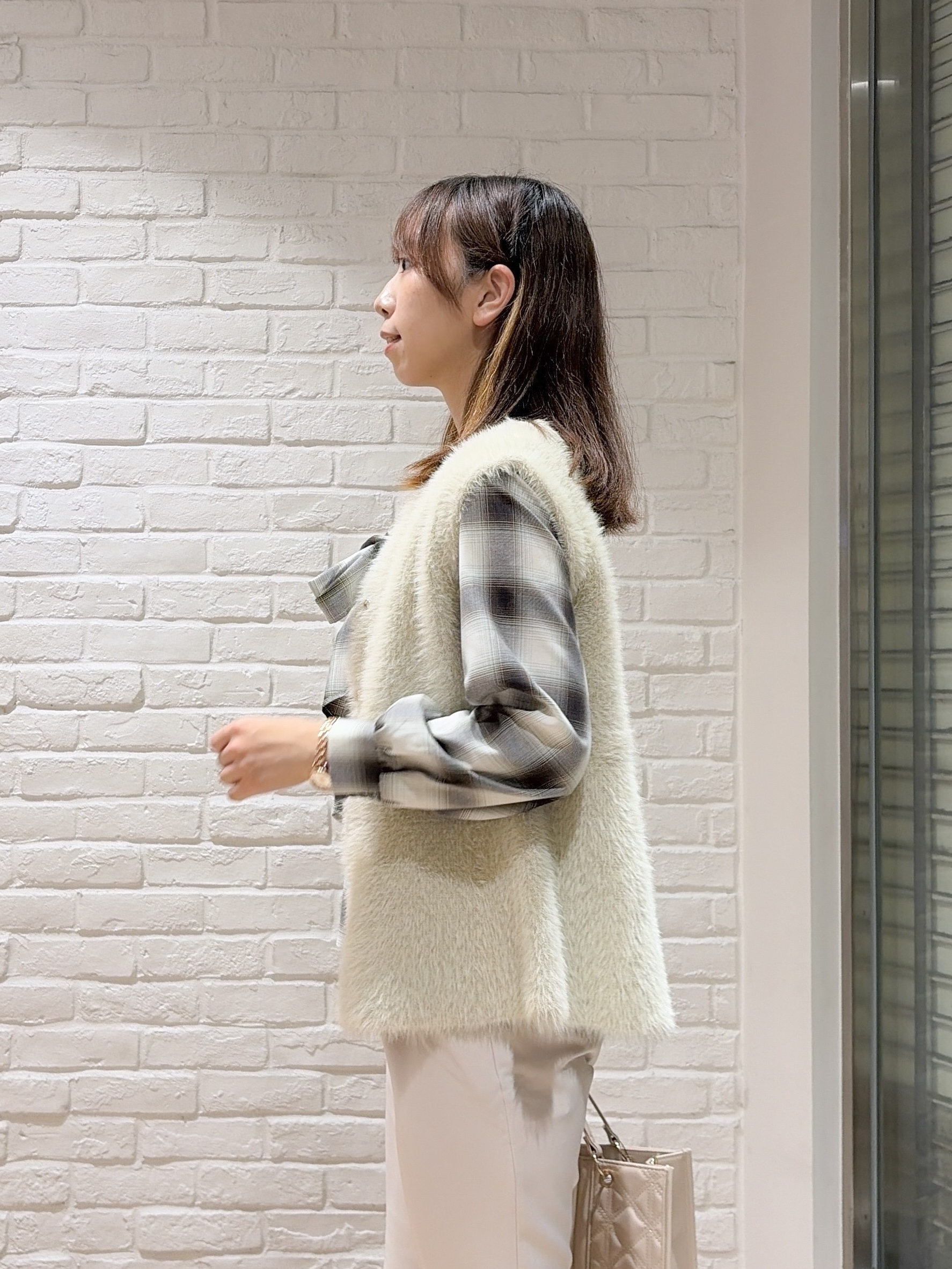 yurinaさんの「index｜フェザーニットペプラムジレ【洗濯機OK】」を使ったコーディネート