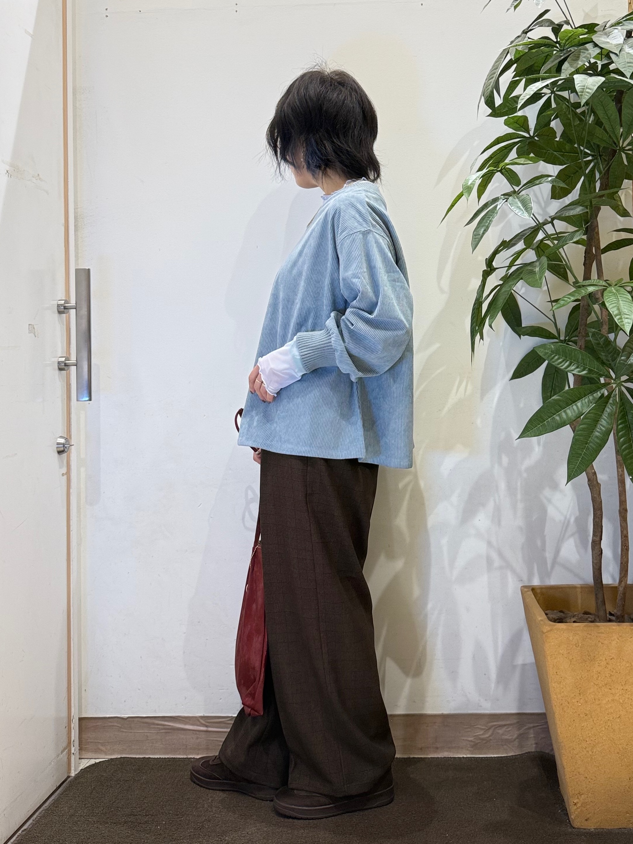 misakiさんの「SHOO･LA･RUE｜コーデの幅が広がる！コーデュロイ2WAYプルオーバー」を使ったコーディネート