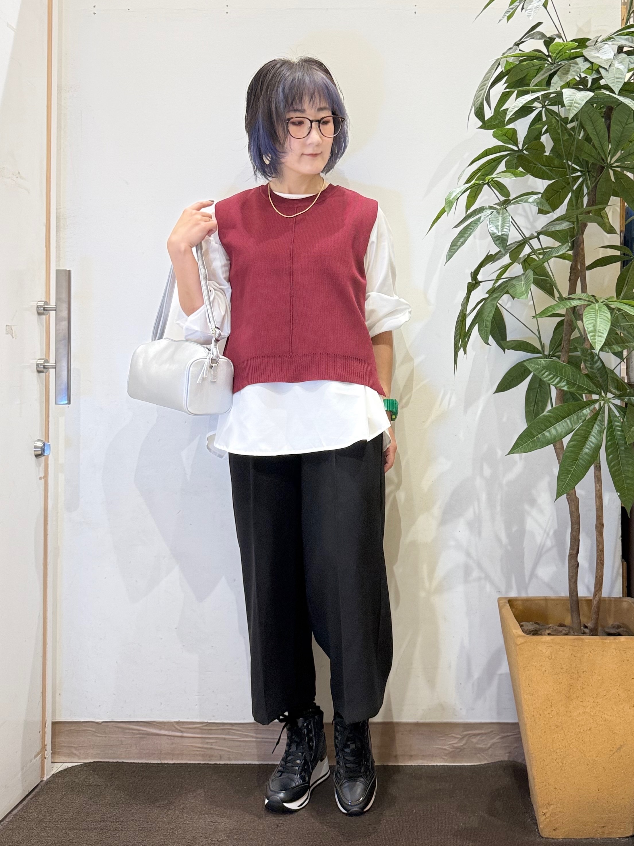 misakiさんの「SHOO･LA･RUE｜【2点セット/S-LL】着回し自在 スポンディッシュニットベスト＆フレアシャツ」を使ったコーディネート