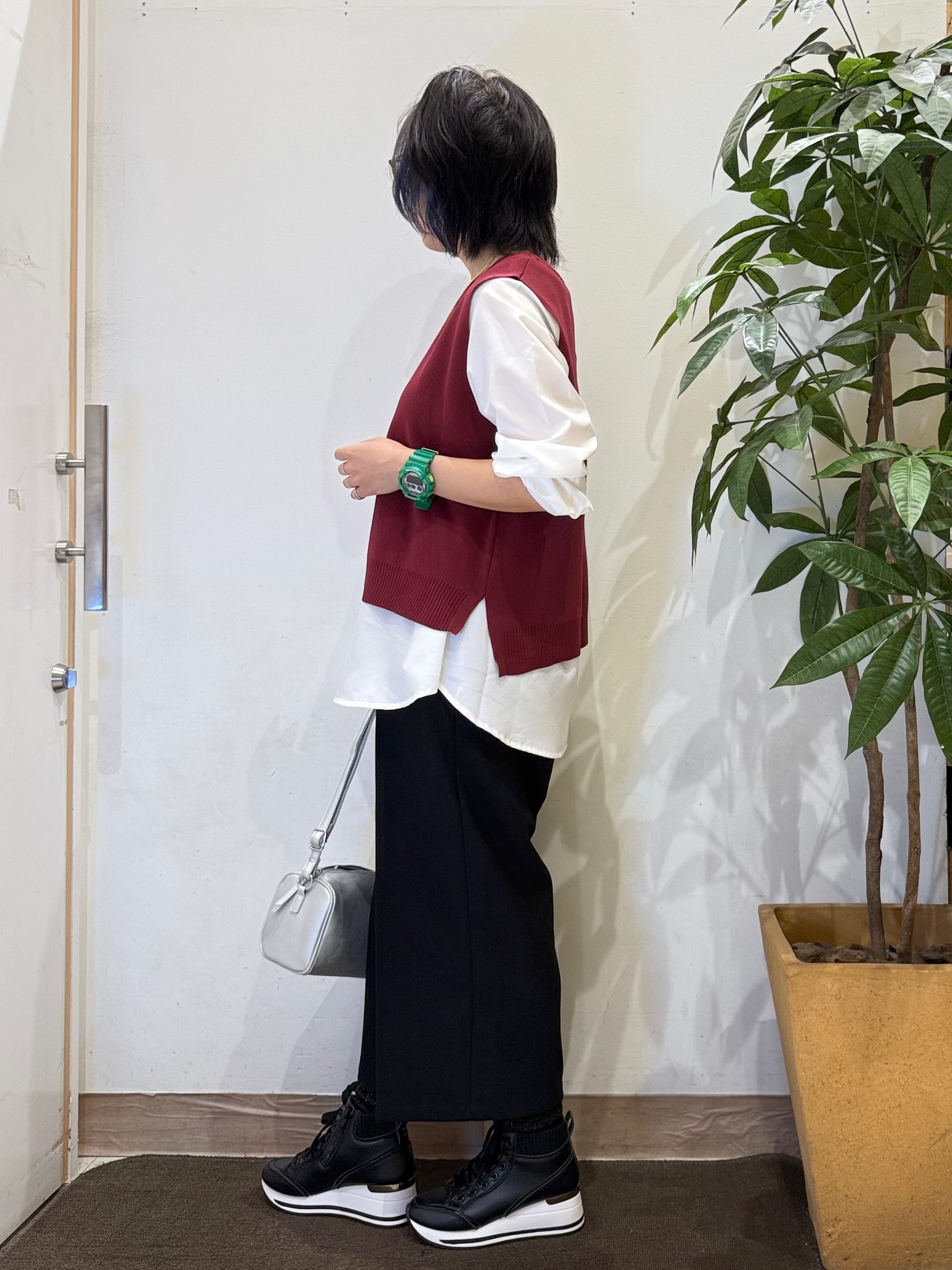 misakiさんの「SHOO･LA･RUE｜【2点セット/S-LL】着回し自在 スポンディッシュニットベスト＆フレアシャツ」を使ったコーディネート
