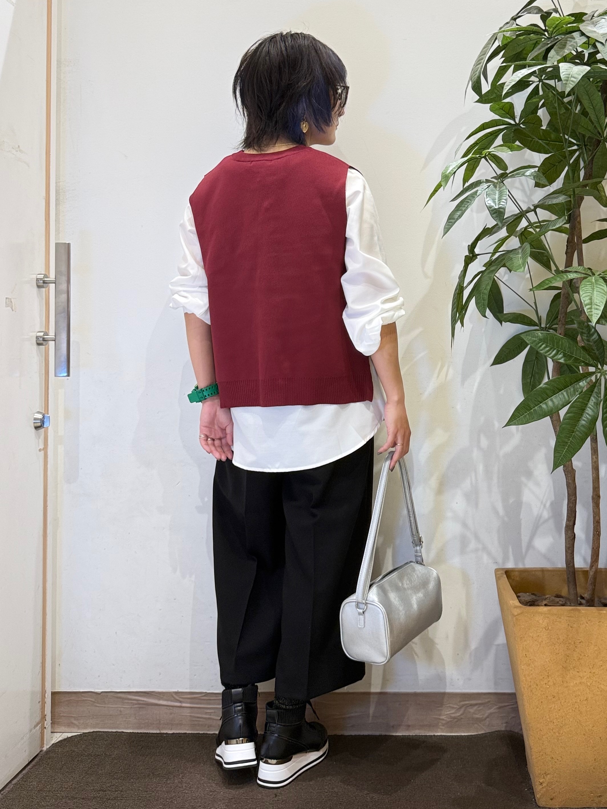 misakiさんの「SHOO･LA･RUE｜【2点セット/S-LL】着回し自在 スポンディッシュニットベスト＆フレアシャツ」を使ったコーディネート
