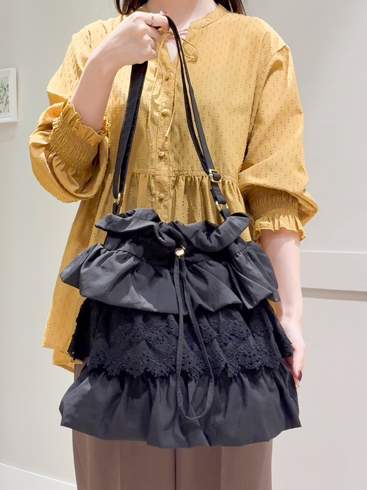 Mayuさんの「grove｜軽やかな透け感が映える　シアードビーペプラムブラウス」を使ったコーディネート