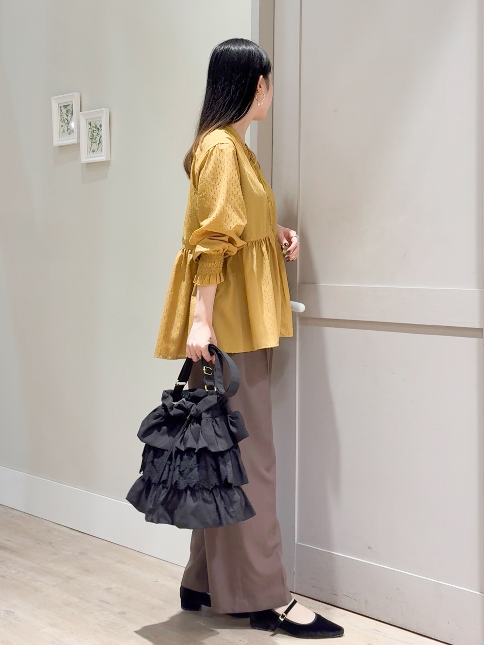 Mayuさんの「grove｜軽やかな透け感が映える　シアードビーペプラムブラウス」を使ったコーディネート