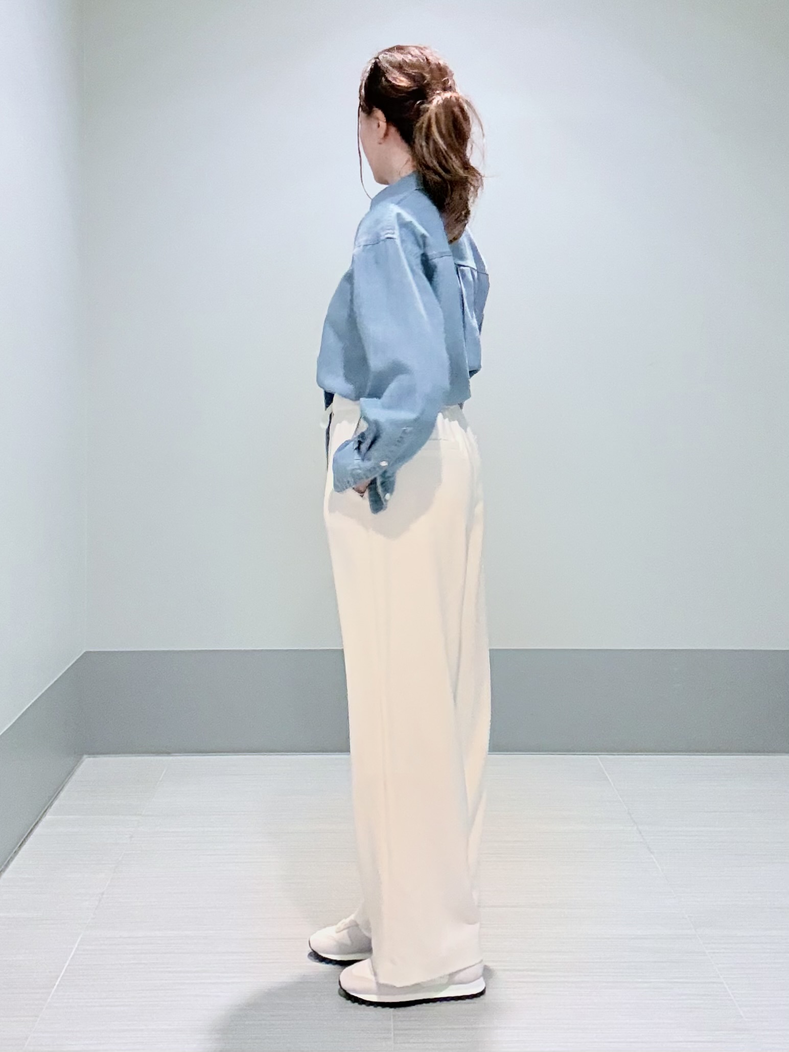 Yamaさんの「DRESSTERIOR｜【取り外し可能】2WAY ボウタイデニムシャツ」を使ったコーディネート