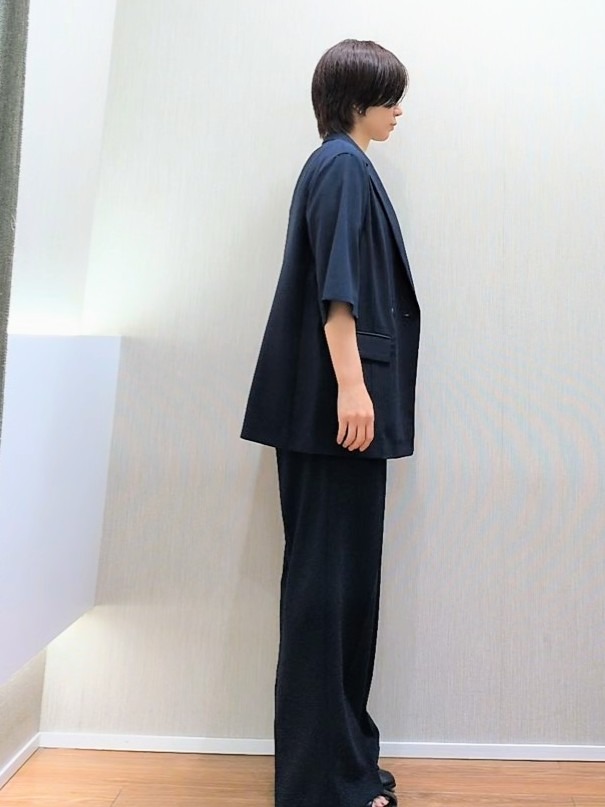 ミズタさんの「UNTITLED｜【秋の通勤羽織/セットアップ可/UVカット】エアリークール半袖ジャケット」を使ったコーディネート