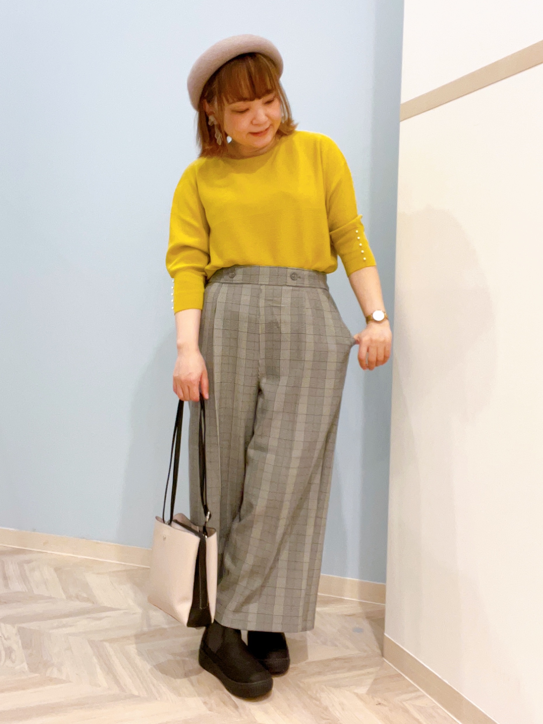 kitaさんの「SHOO･LA･RUE｜【毛玉になりにくい】パール調ボタンが女性らしさをプラス ガーター切替 7分袖ドルマンニット」を使ったコーディネート