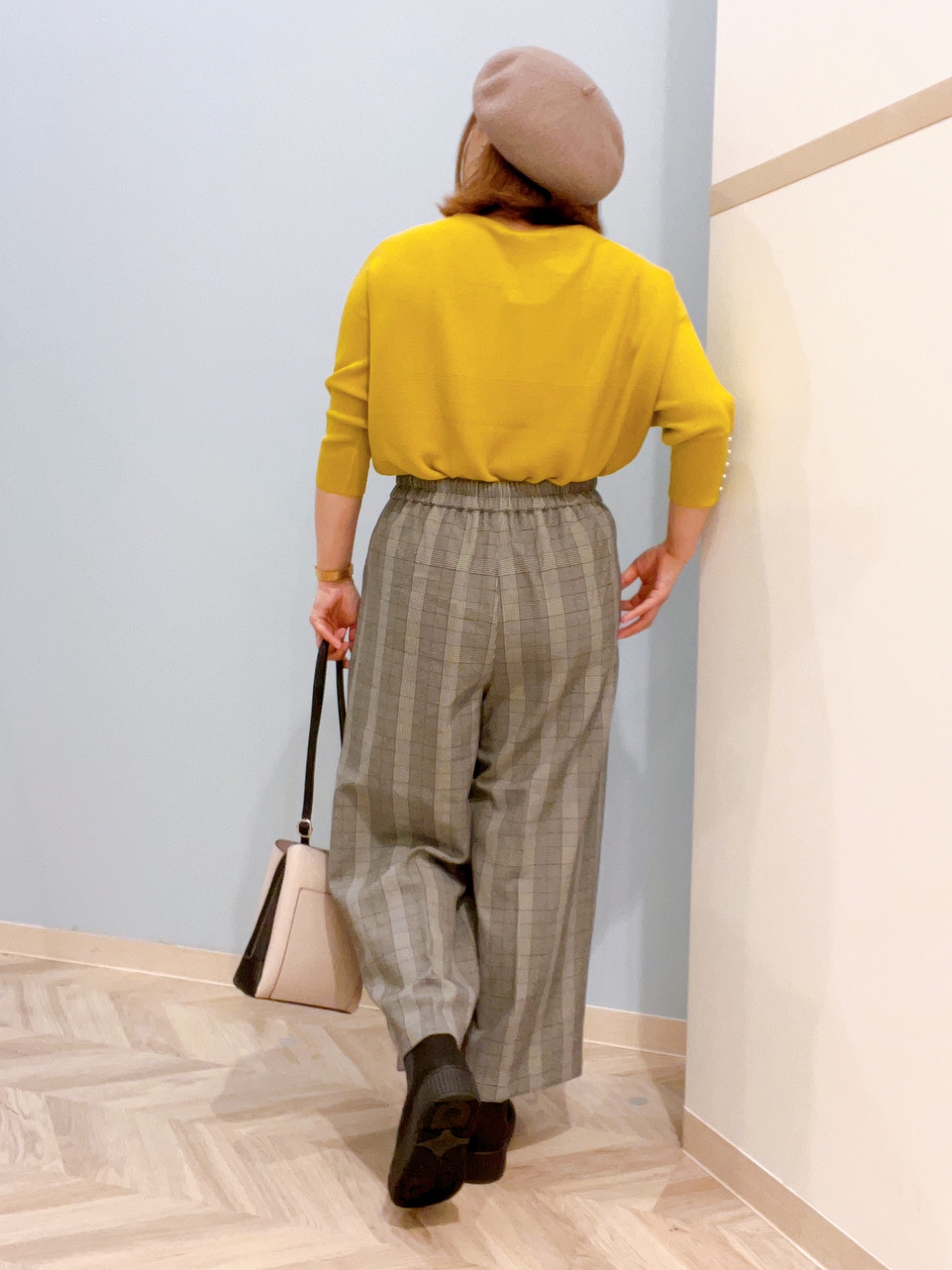 kitaさんの「SHOO･LA･RUE｜【毛玉になりにくい】パール調ボタンが女性らしさをプラス ガーター切替 7分袖ドルマンニット」を使ったコーディネート