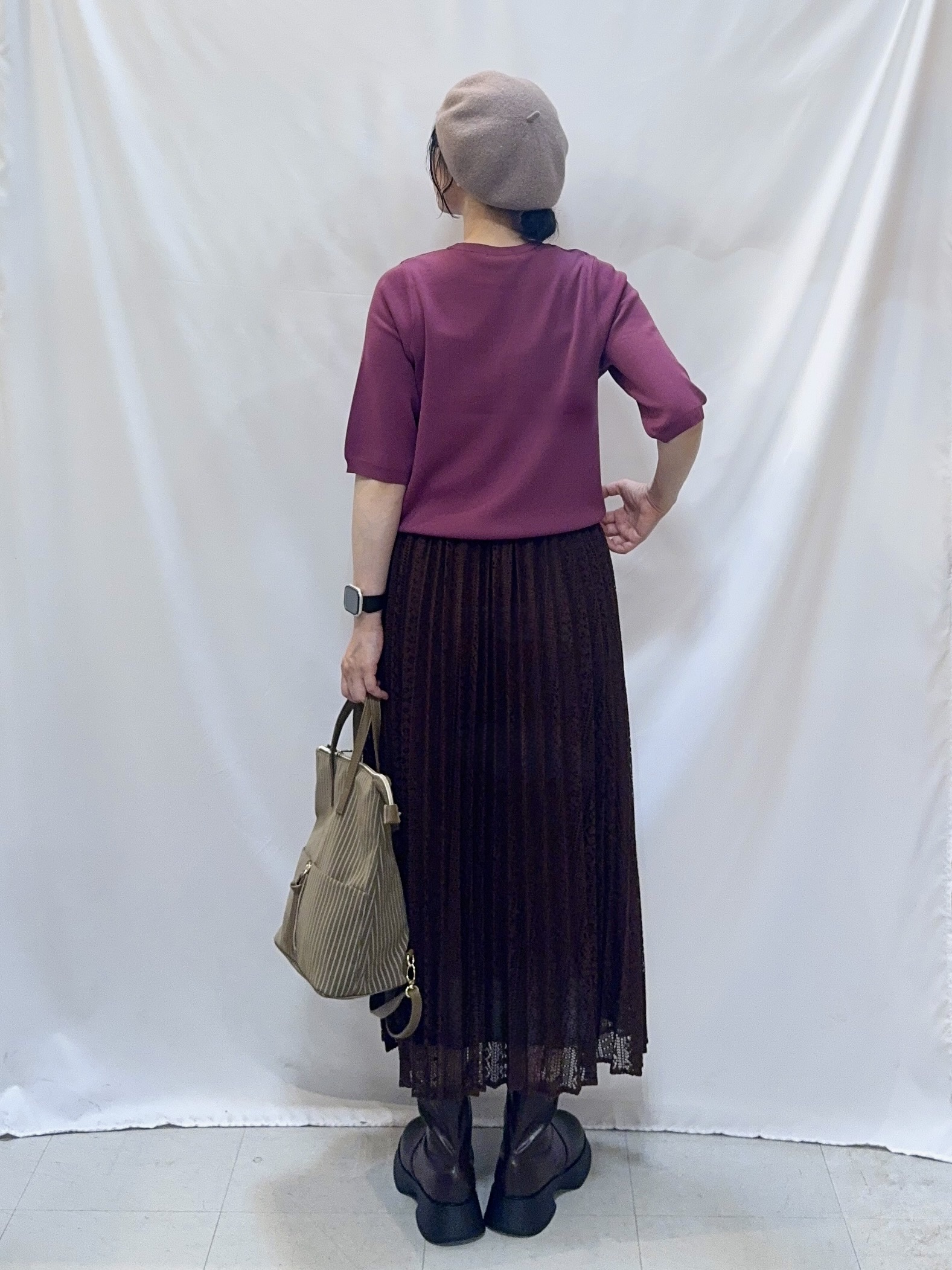 𝐇𝐢𝐫𝐨𝐦𝐢さんの「SHOO･LA･RUE｜【ガンガン洗える/UV/毛玉になりにくい】二の腕見せない 5分袖ニット」を使ったコーディネート
